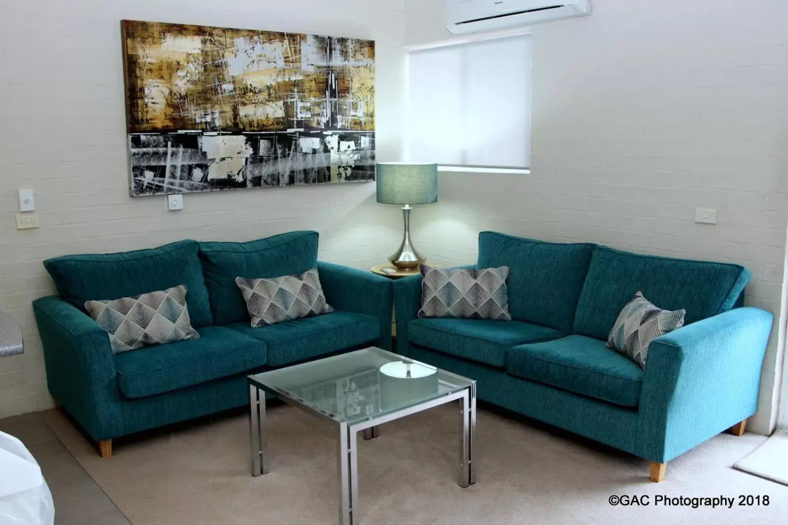 Two-Bedroom Apartment with Filtered Sea View in Mollymook Cove Apartments Two-Bedroom Apartment with Filtered Sea View in Mollymook Cove Apartments