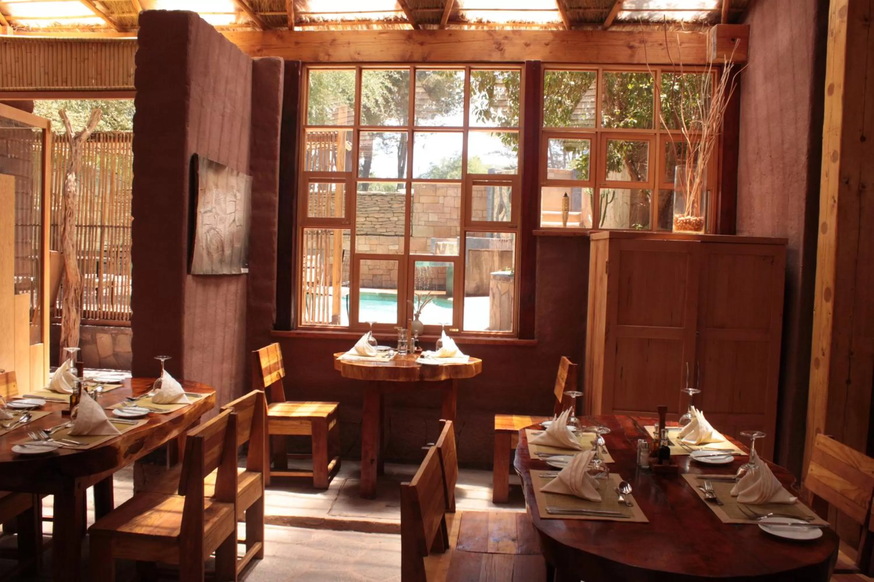 Restaurant/places to eat in Hotel Kimal