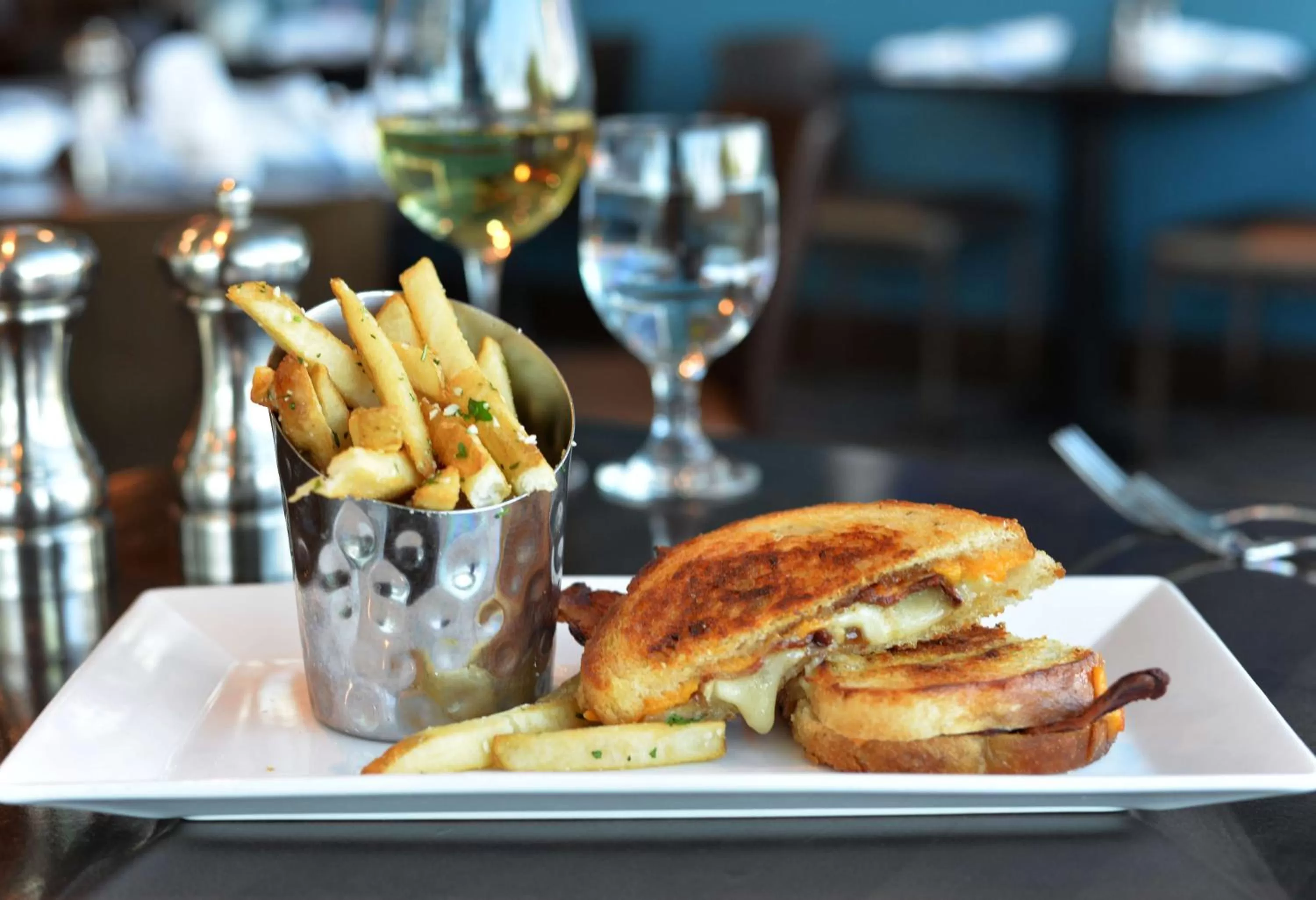 Restaurant/places to eat in DoubleTree by Hilton San Francisco Airport North Bayfront