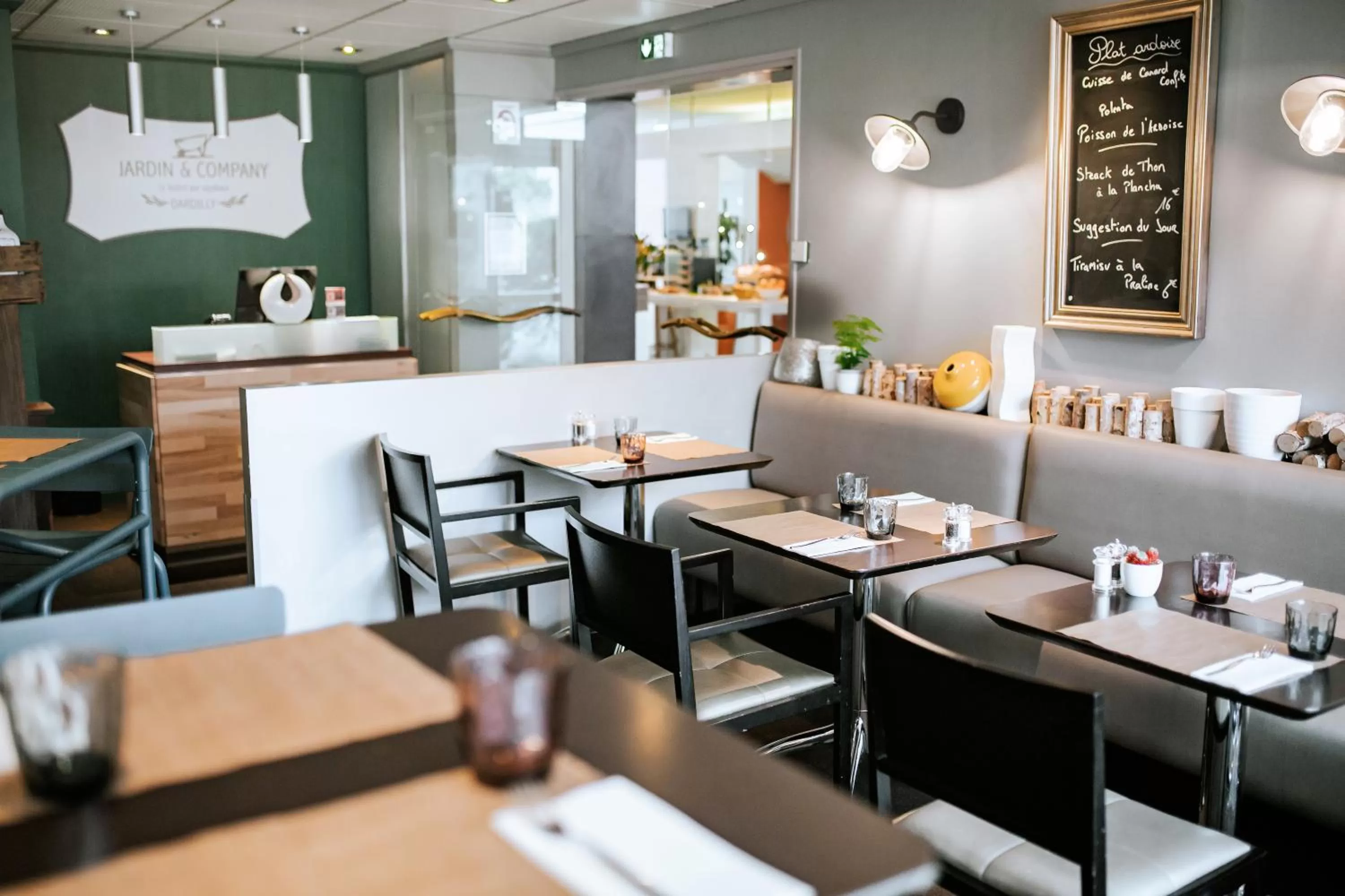 Restaurant/places to eat in B&B HOTEL Lyon Nord 4 étoiles