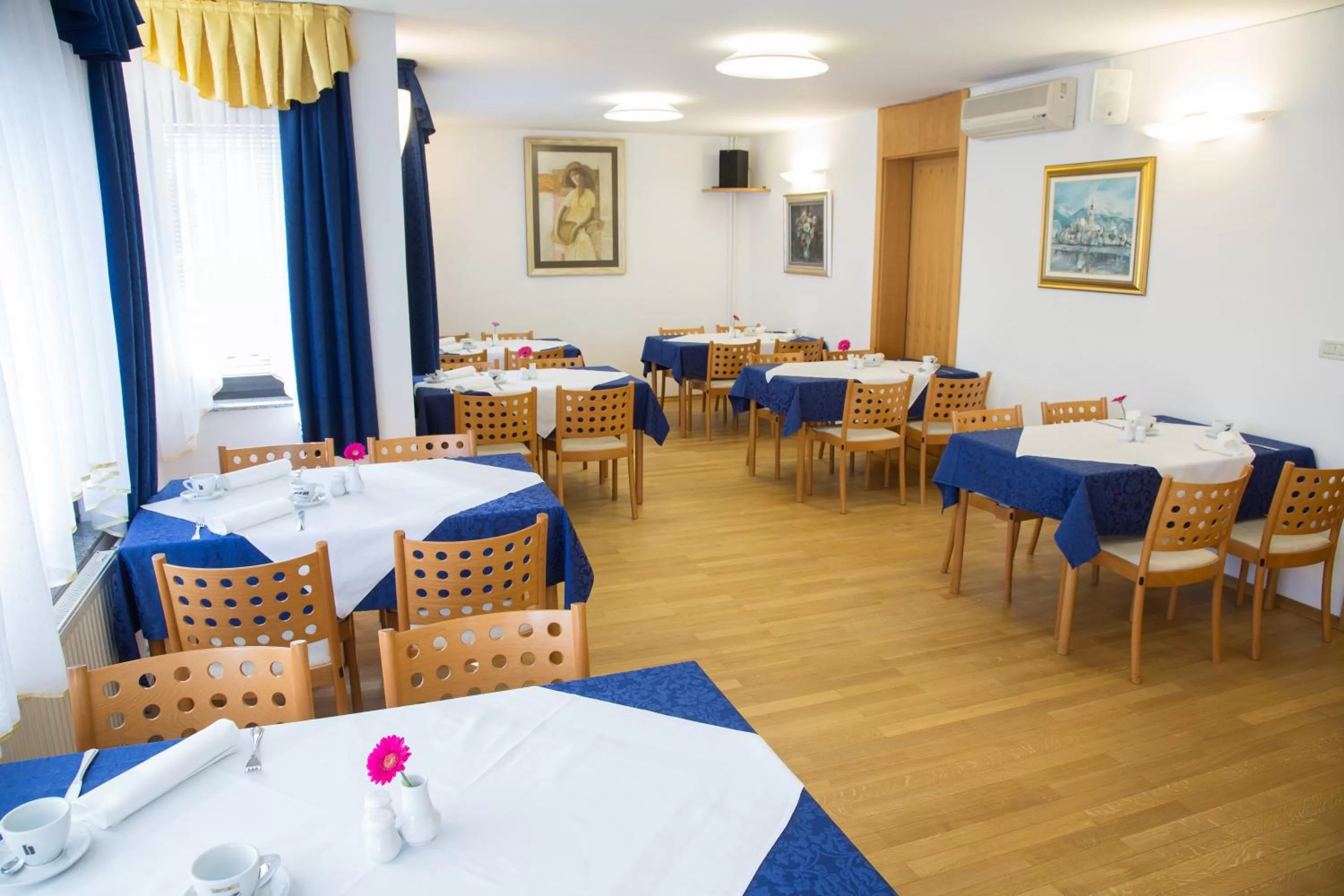 Restaurant/Places to Eat in Hotel GH Kolinska