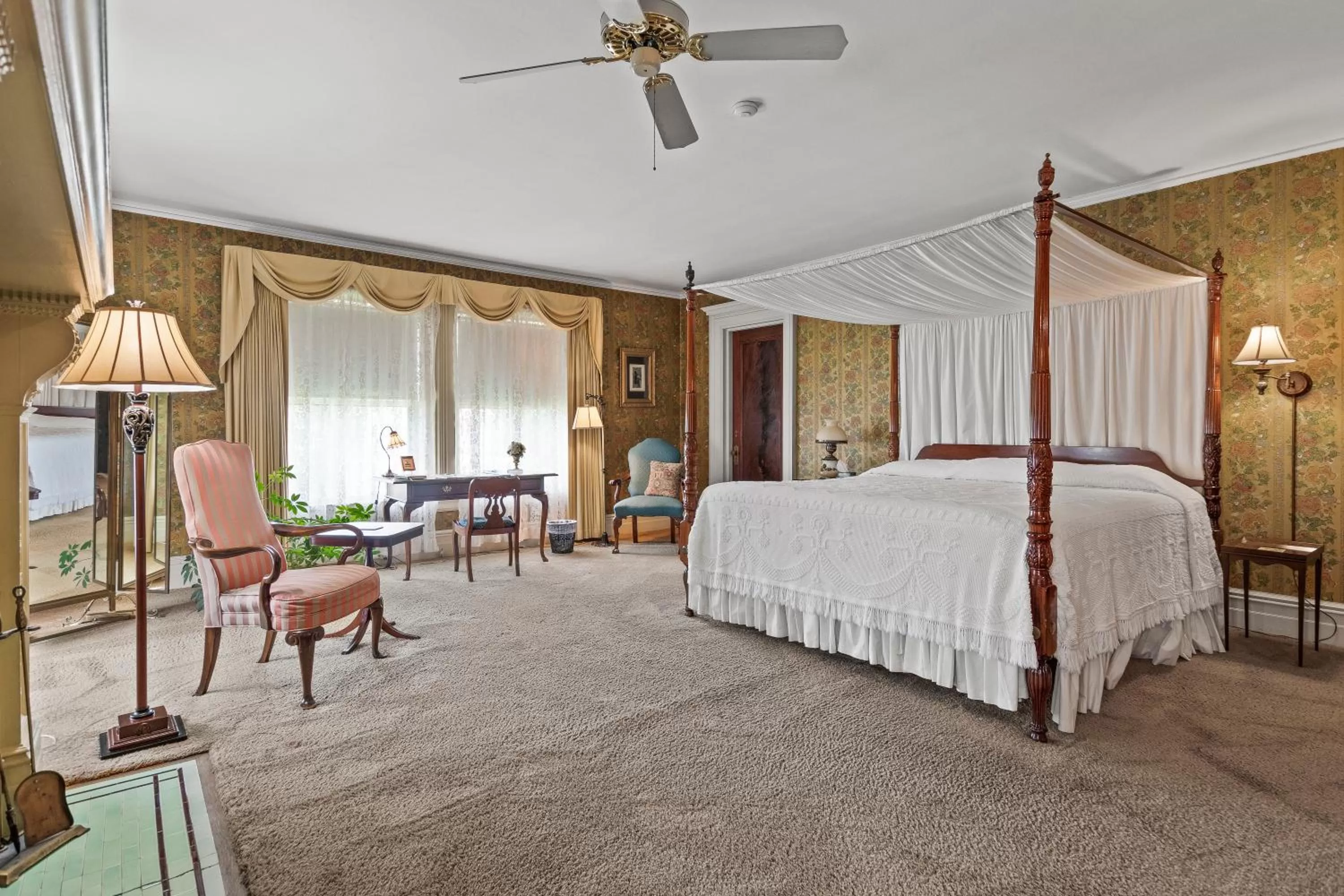 Photo of the whole room, Bed in South Shire