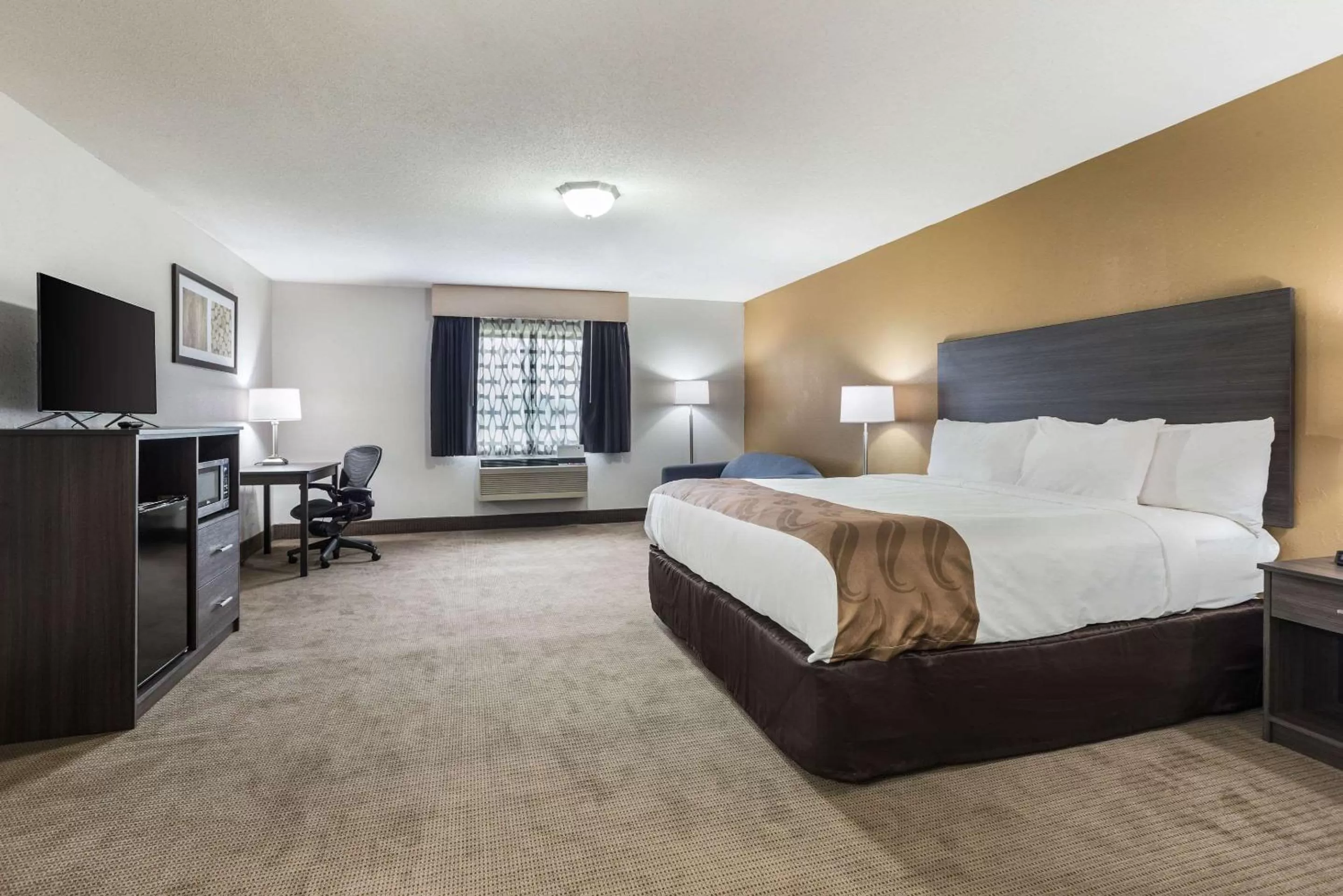 Photo of the whole room, Bed in Quality Inn Clare