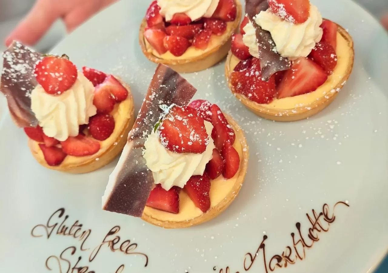 Restaurant/places to eat in Flannery's Hotel