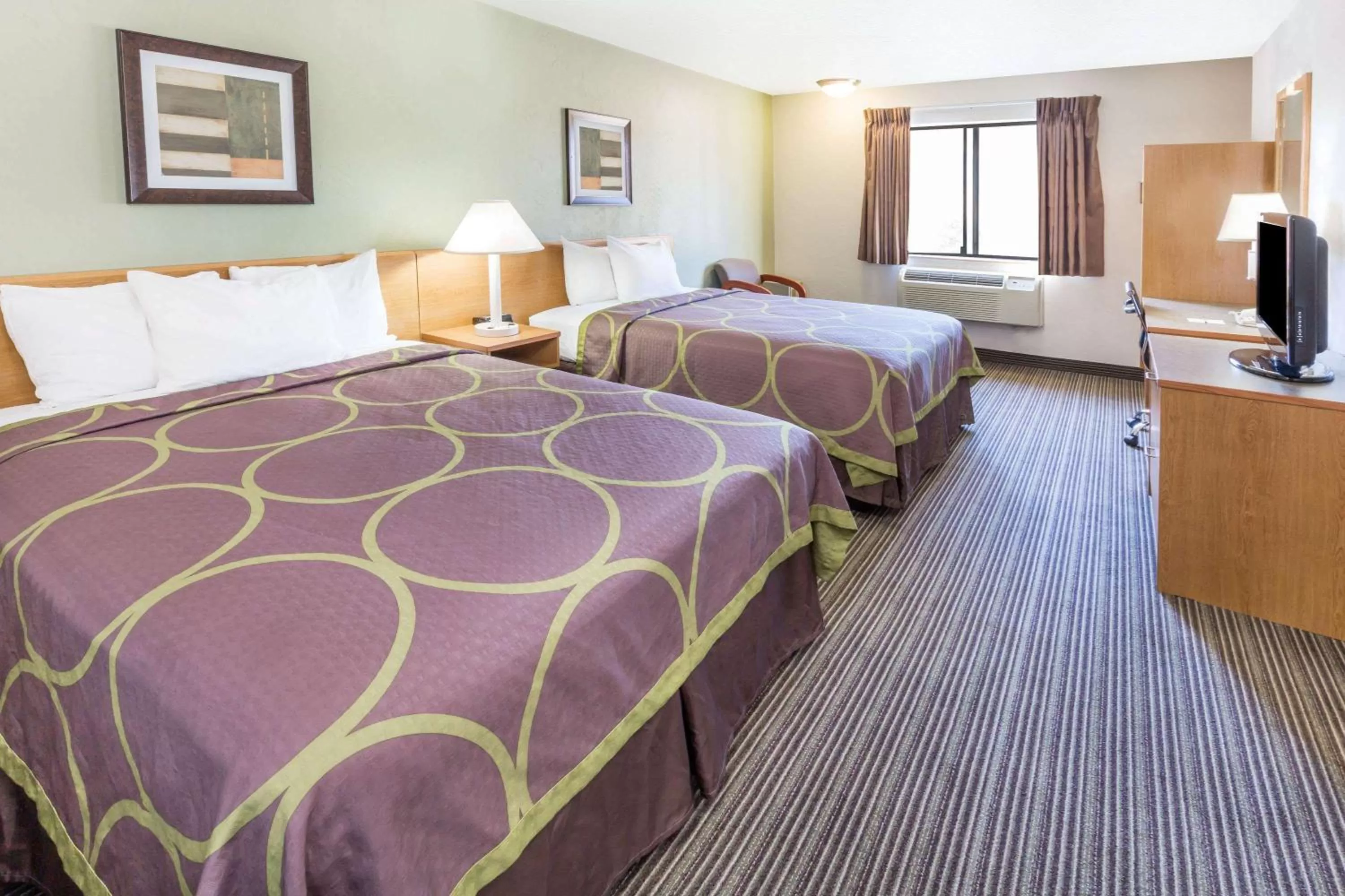 Bed in Super 8 by Wyndham Bend