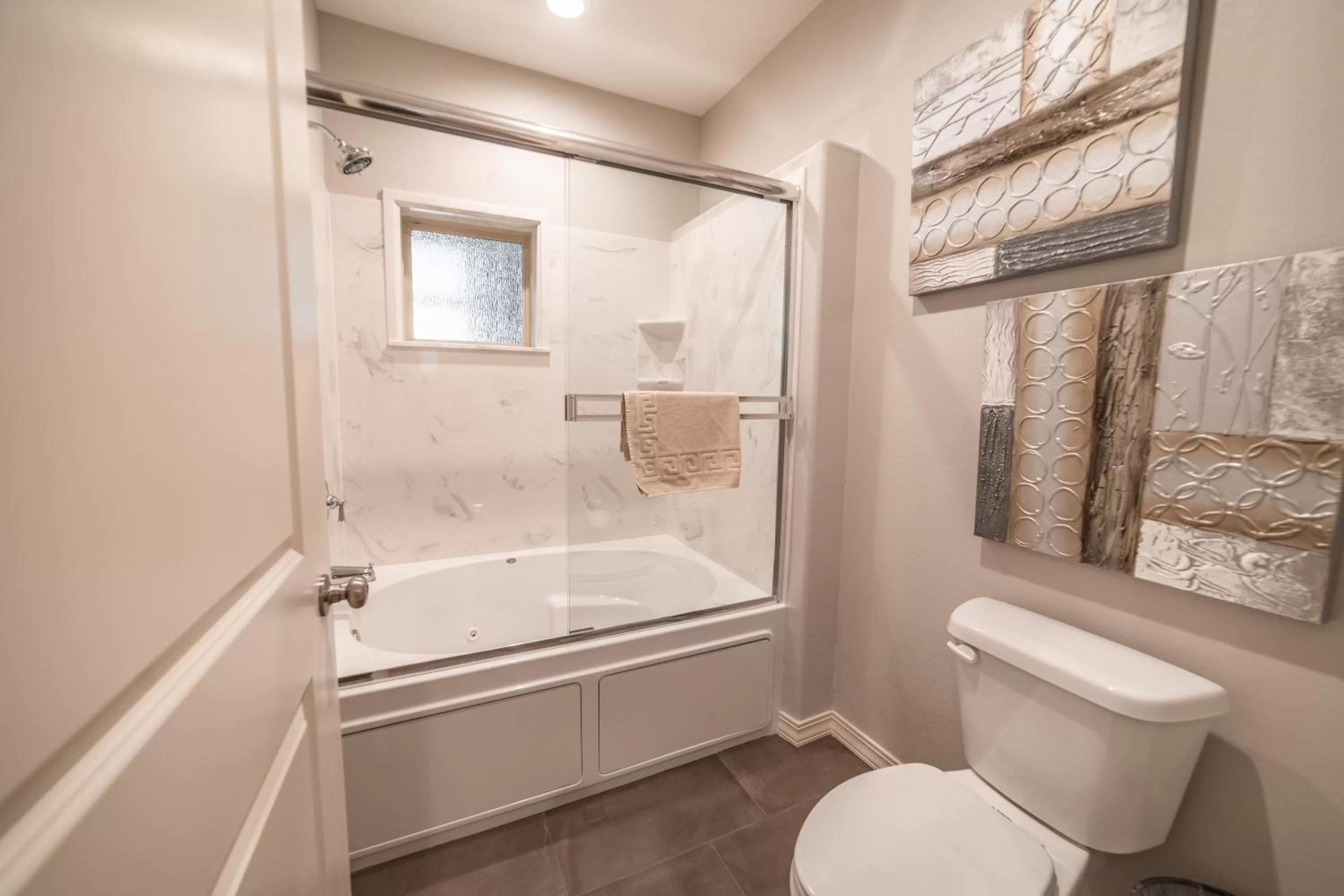 Shower in Majestic at Table Rock