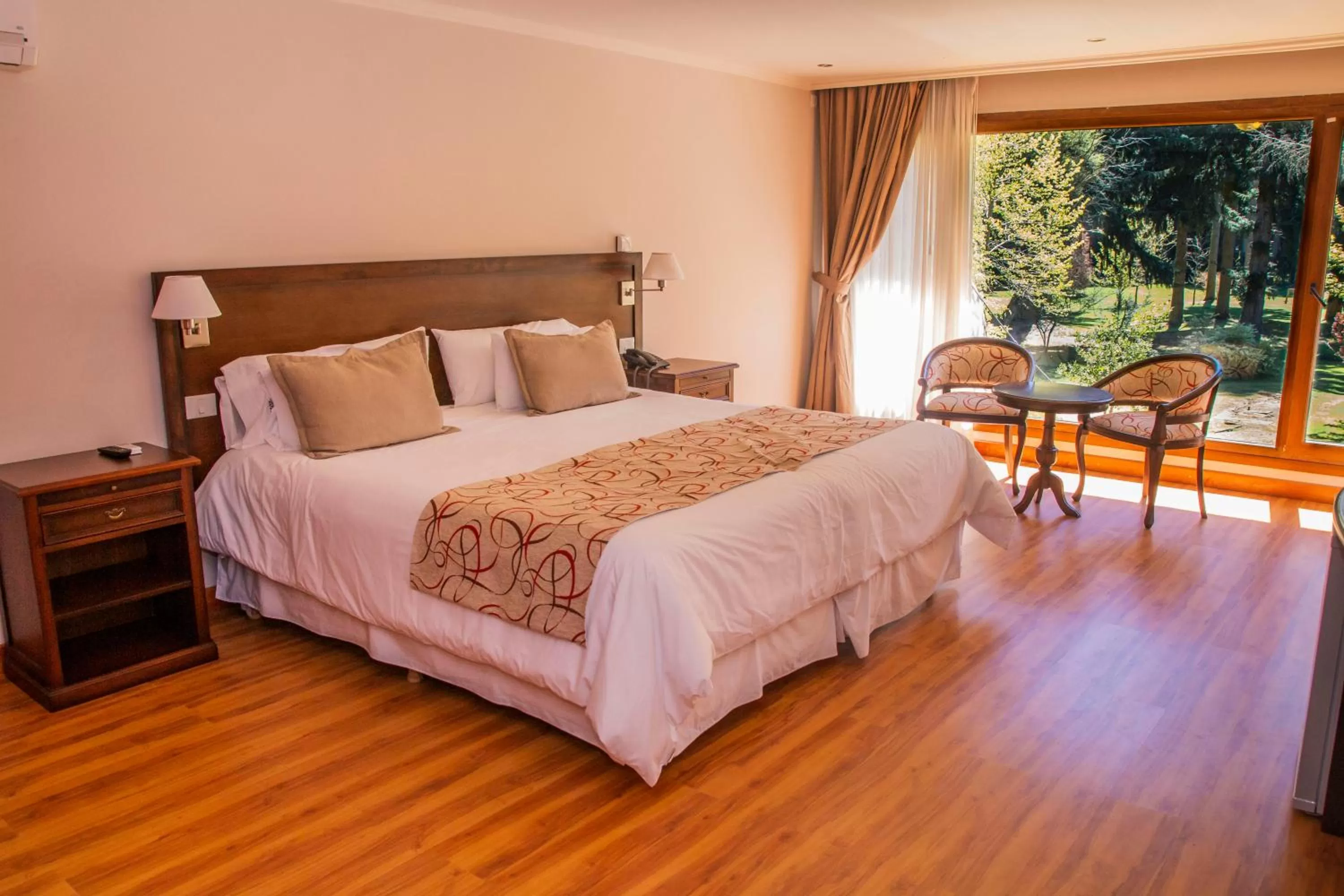 Photo of the whole room, Bed in Ruca Kuyen Golf & Resort