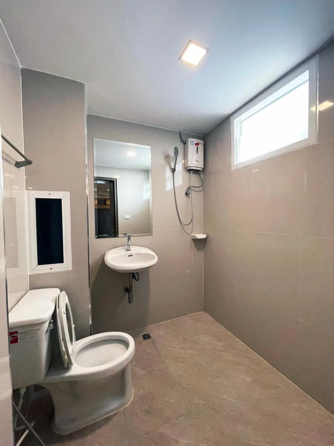 Toilet in Grand Tara Garden Thai Hotel