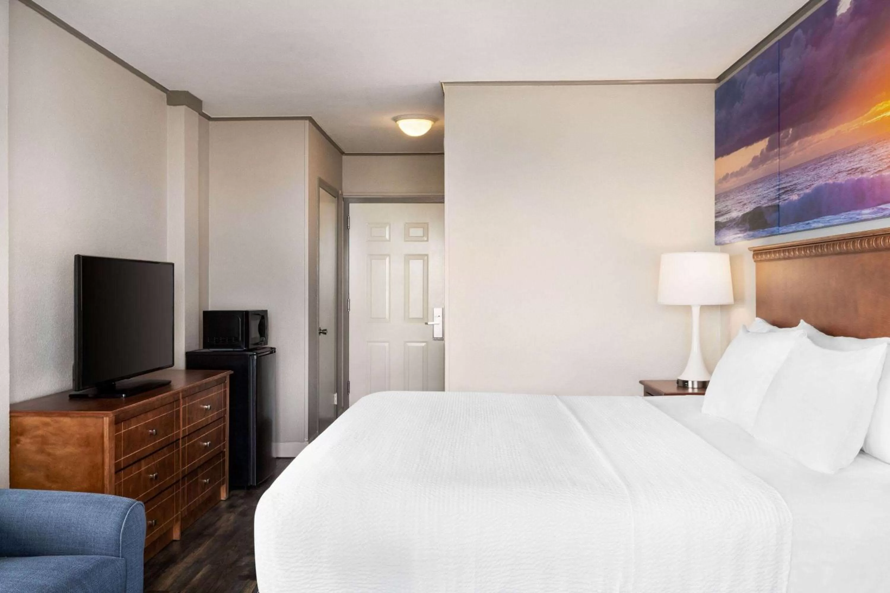 Photo of the whole room, Bed in Days Inn by Wyndham Ocean City Oceanfront