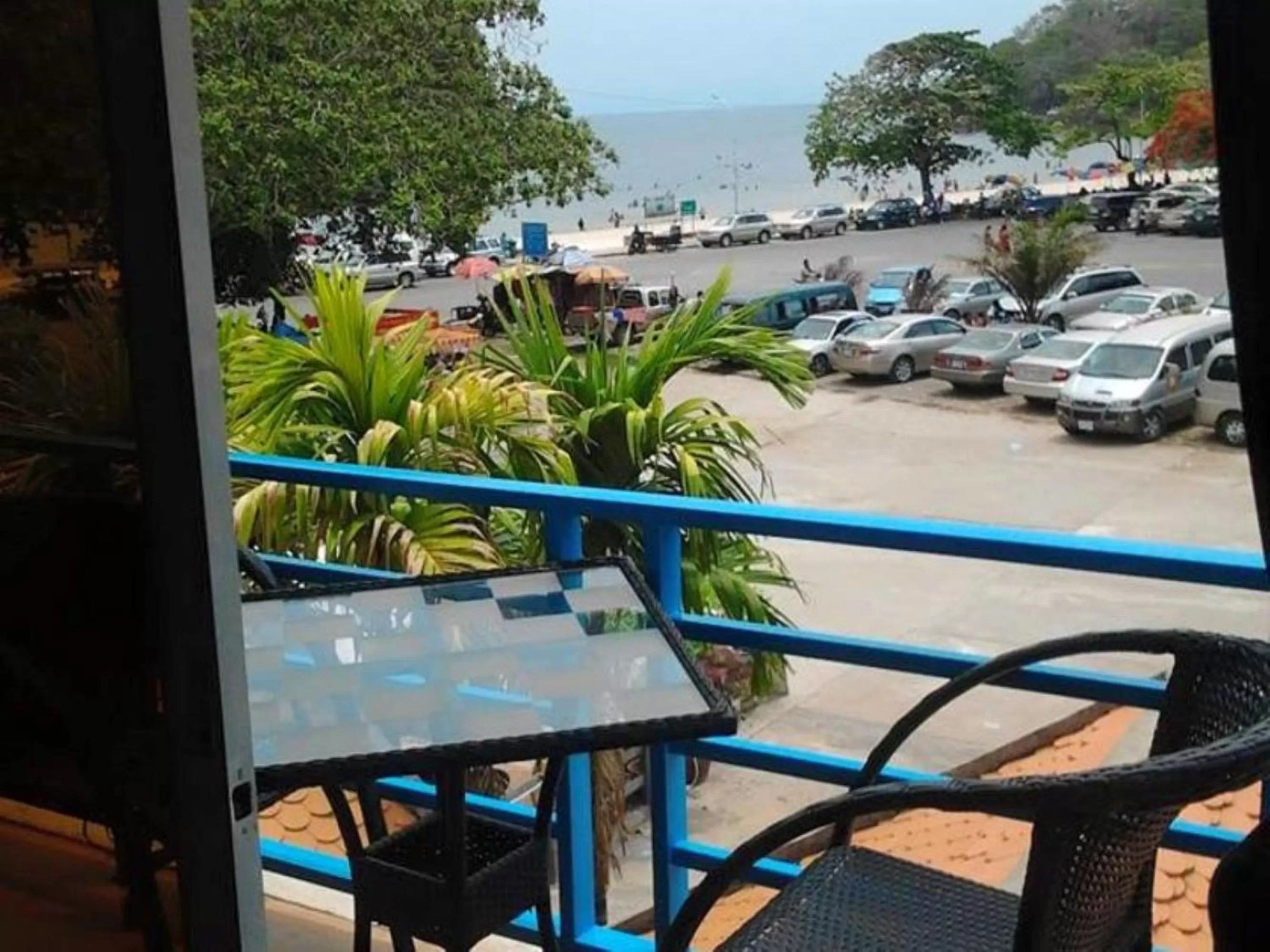 Restaurant/places to eat in Hotel de la Plage