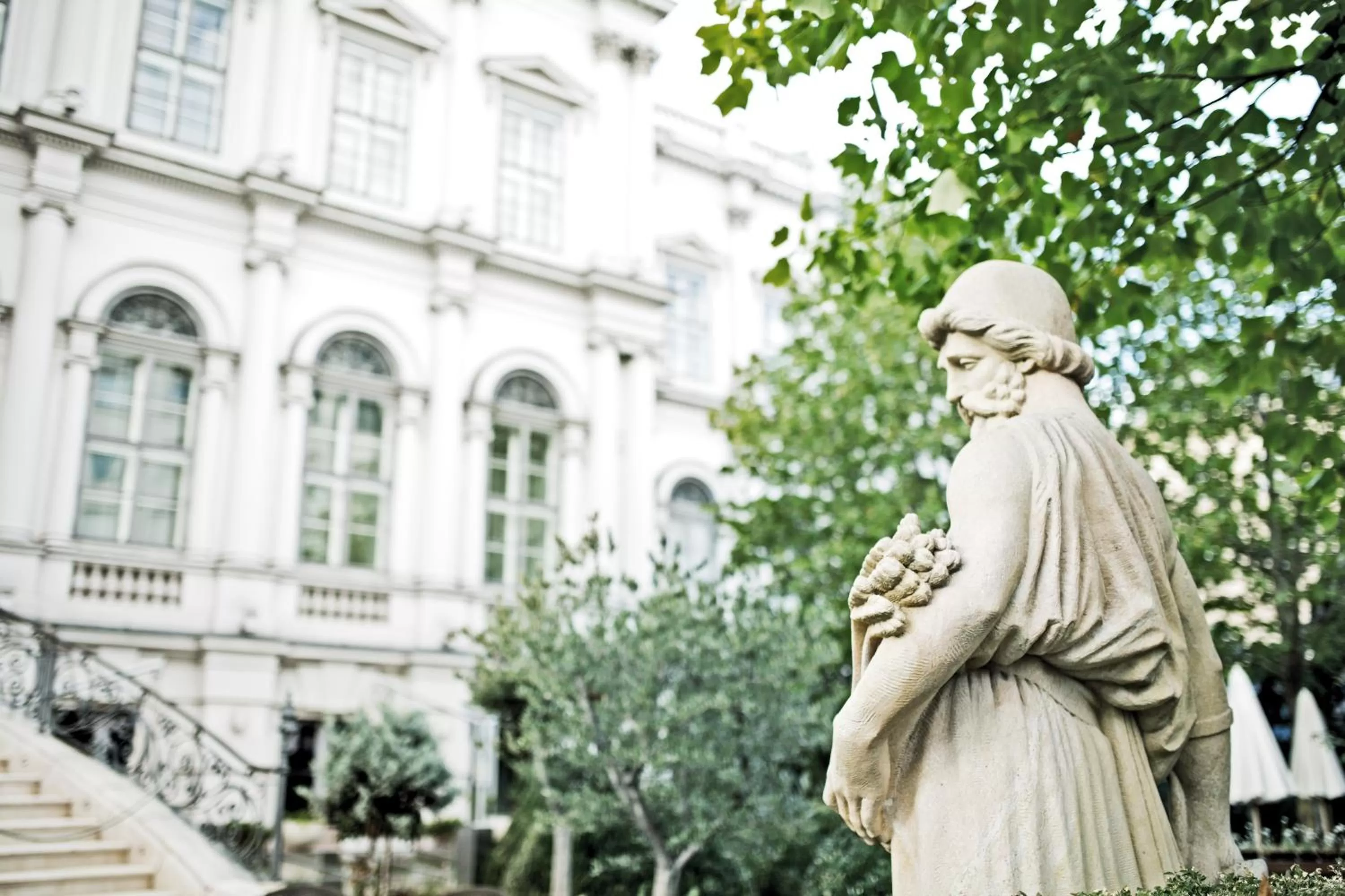 Facade/entrance in Palais Coburg Hotel