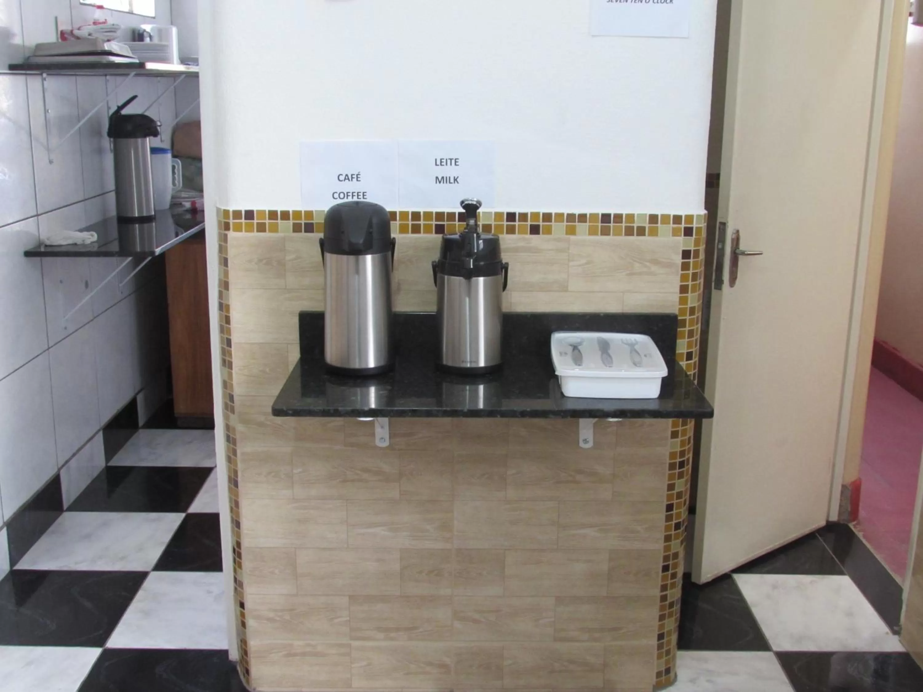 Kitchen/Kitchenette in Hotel Plaza Olido