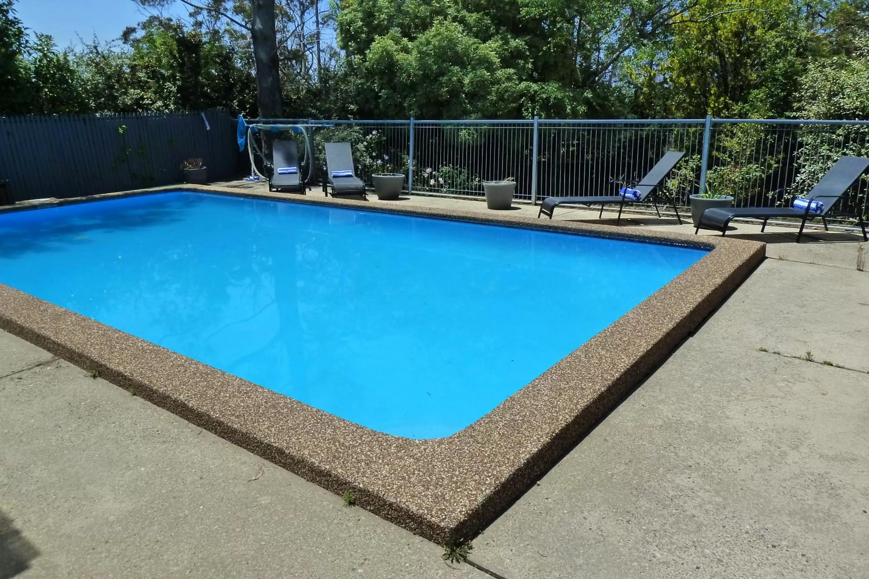 Swimming pool in Sky Rider Motor Inn