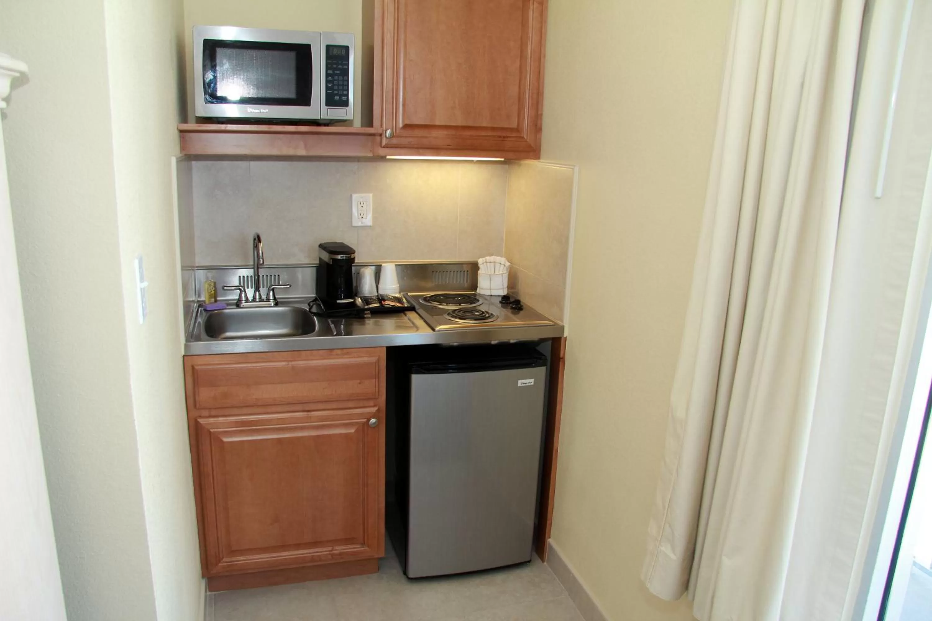 Kitchen or kitchenette in The Beachview Inn Clearwater Beach