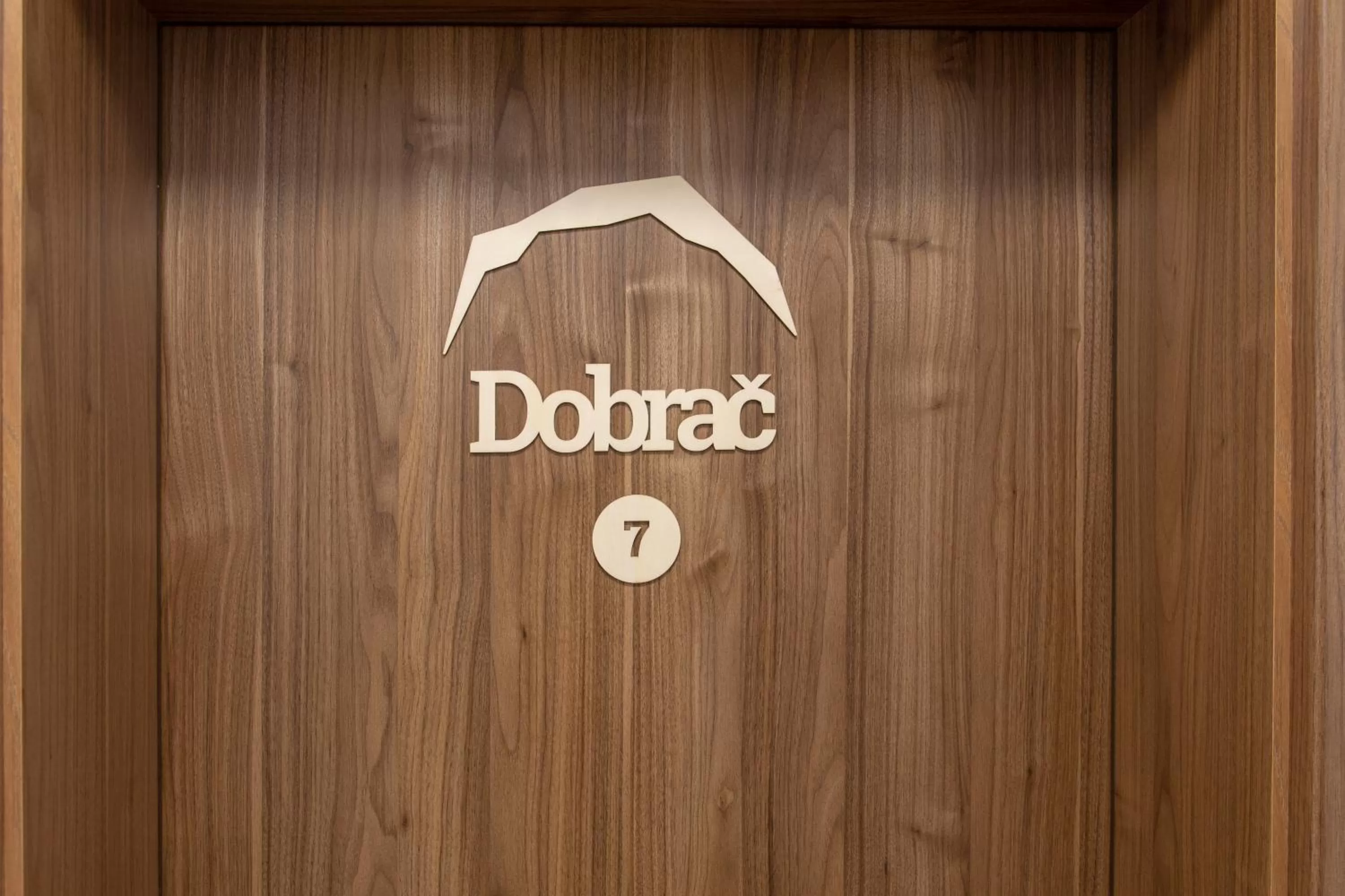 Text overlay in Vila Marin Miler