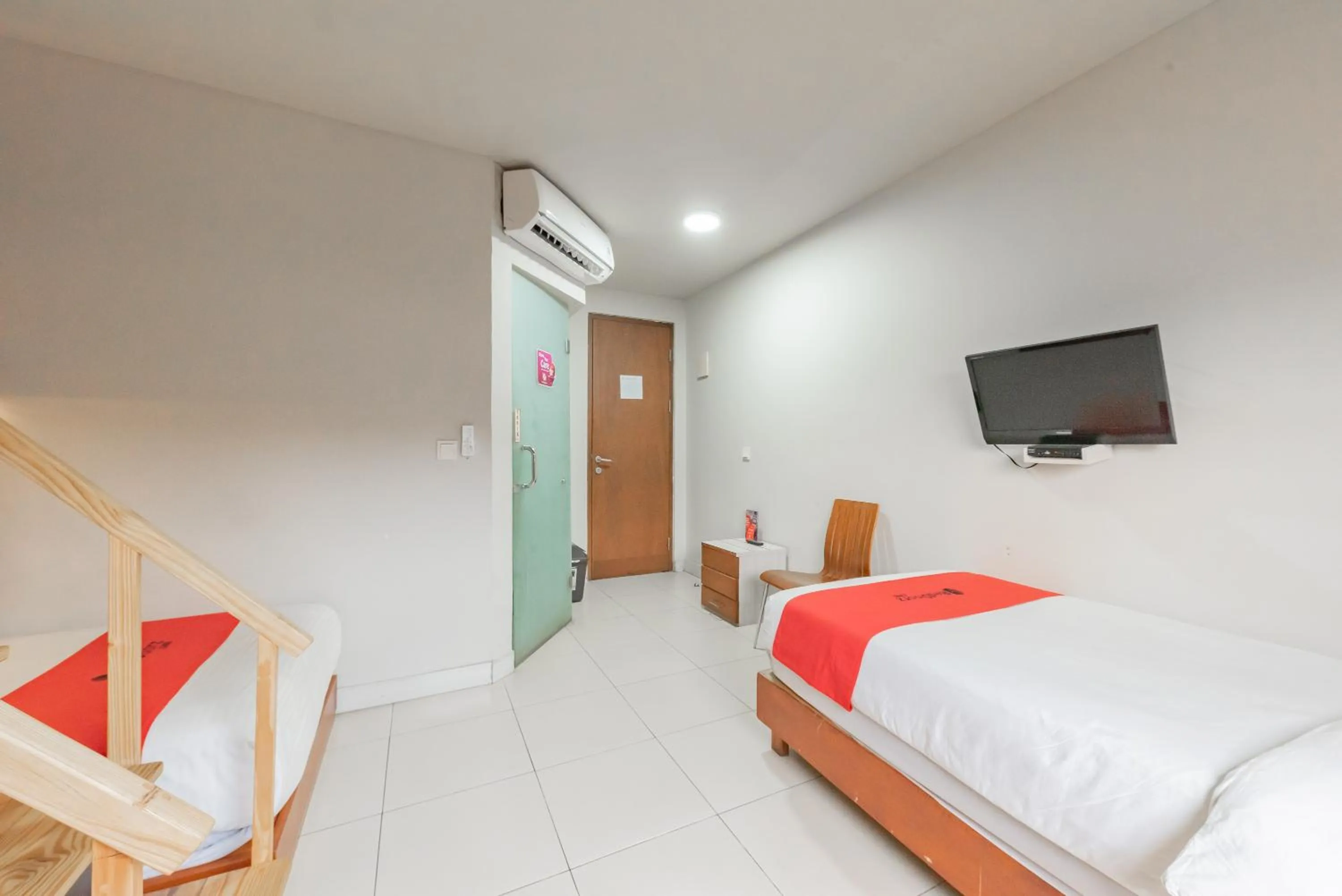 Bedroom, Bed in RedDoorz Plus near Asia Afrika 3