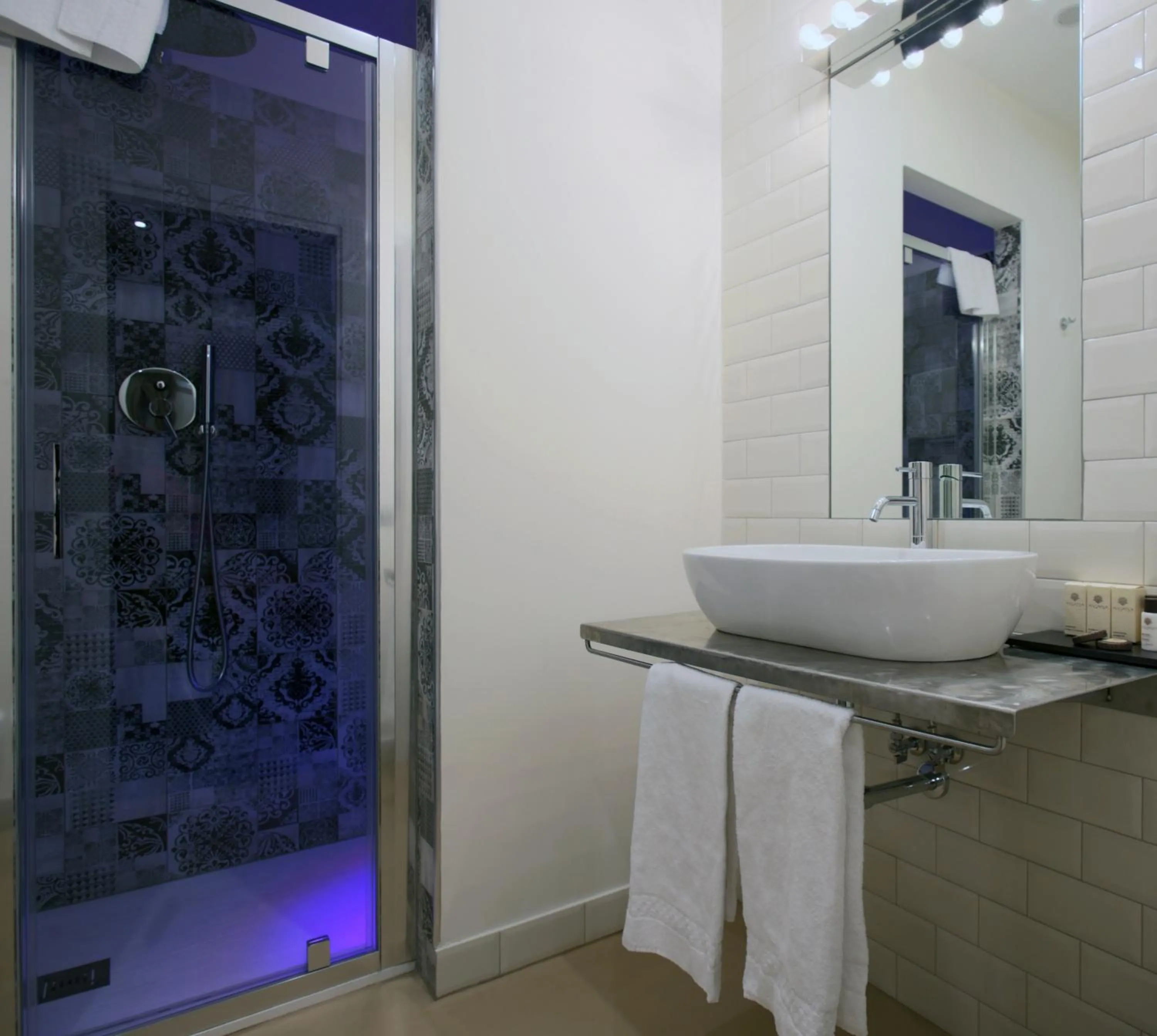 Bathroom in Trevi Contemporary Suite