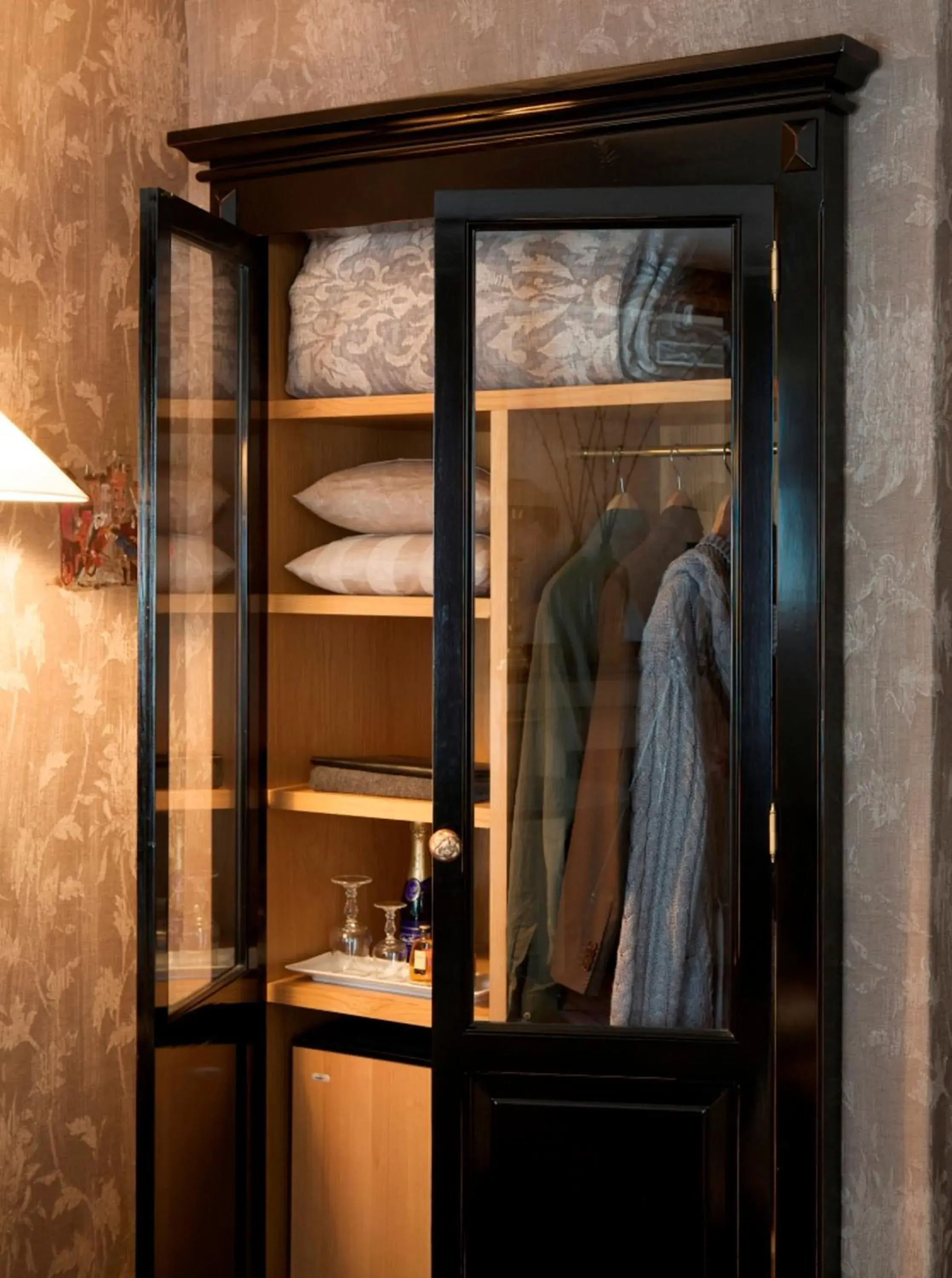 Small Double Room in Hôtel Chateaubriand Small Double Room in Hôtel Chateaubriand