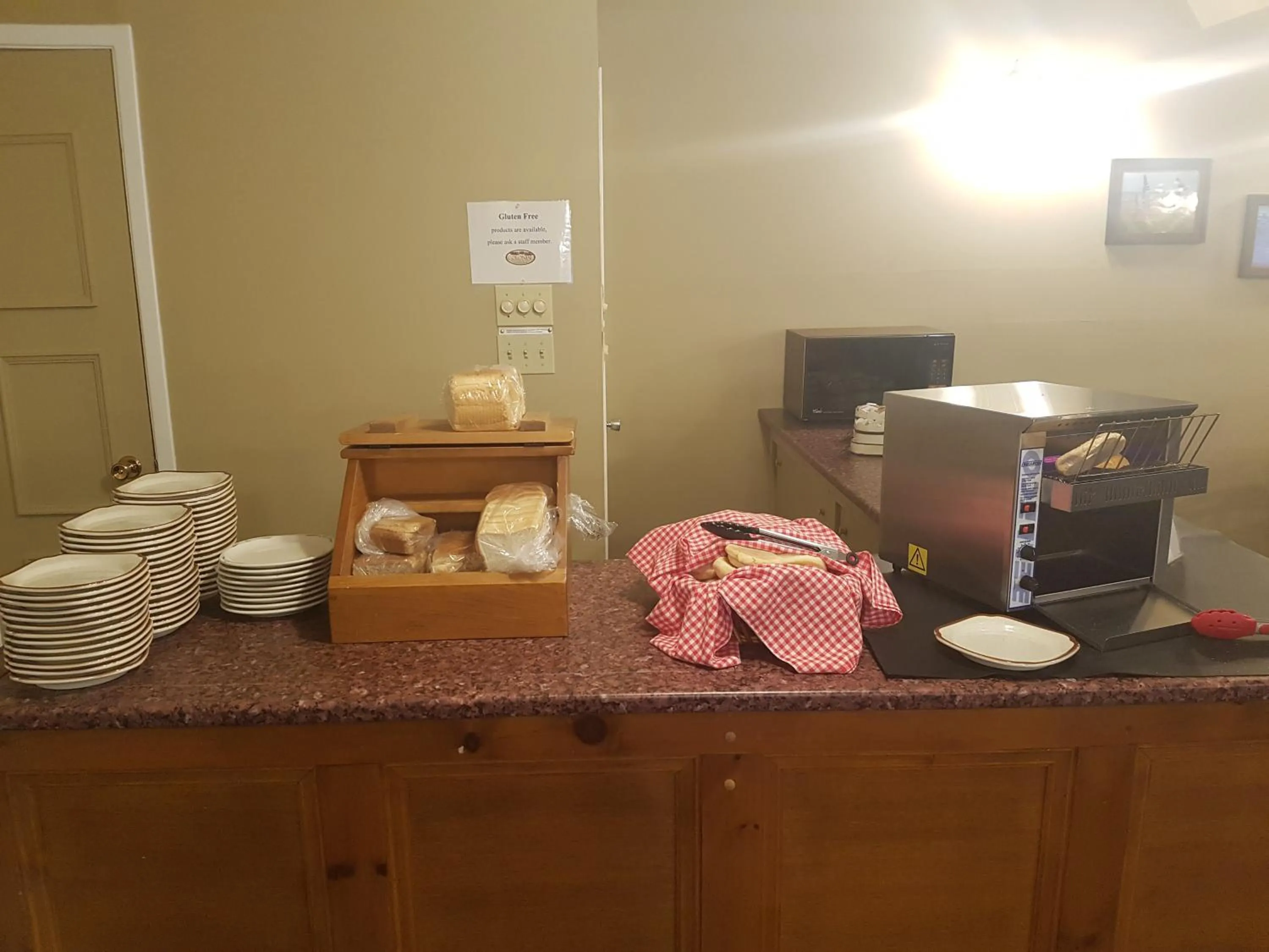 Breakfast in Colonial Resort-1000Islands