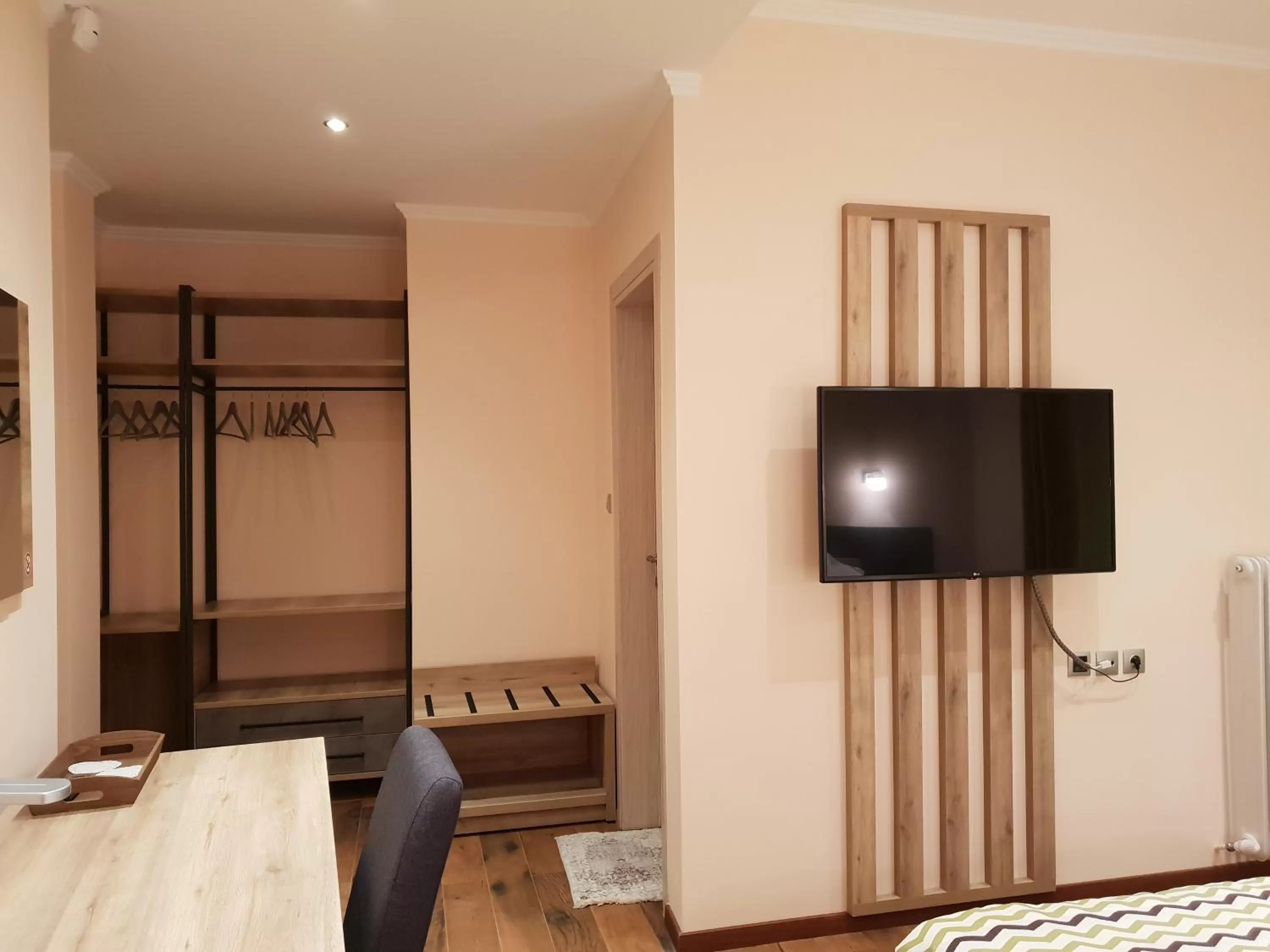 Photo of the whole room, Bed in Mondeus Inn Luxury