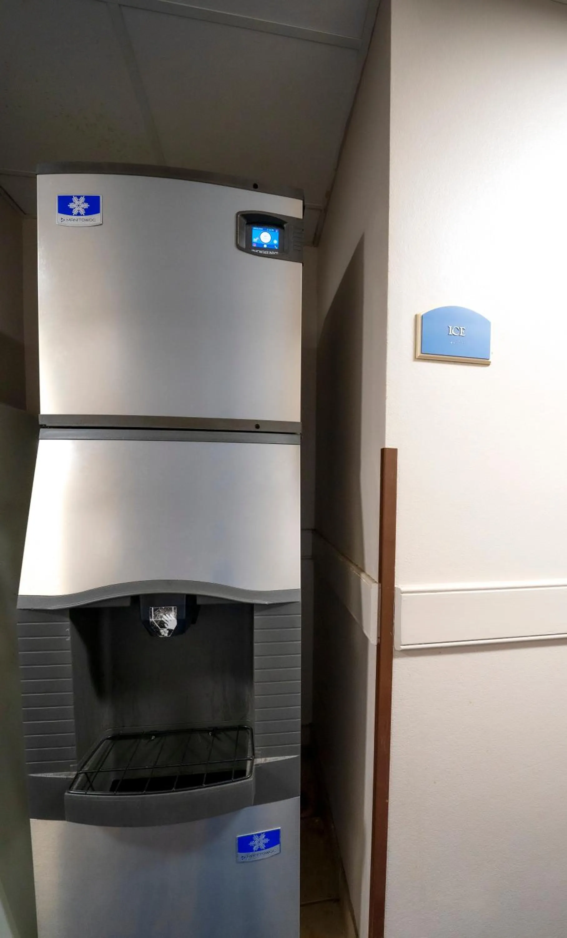 vending machine in Quality Inn & Suites