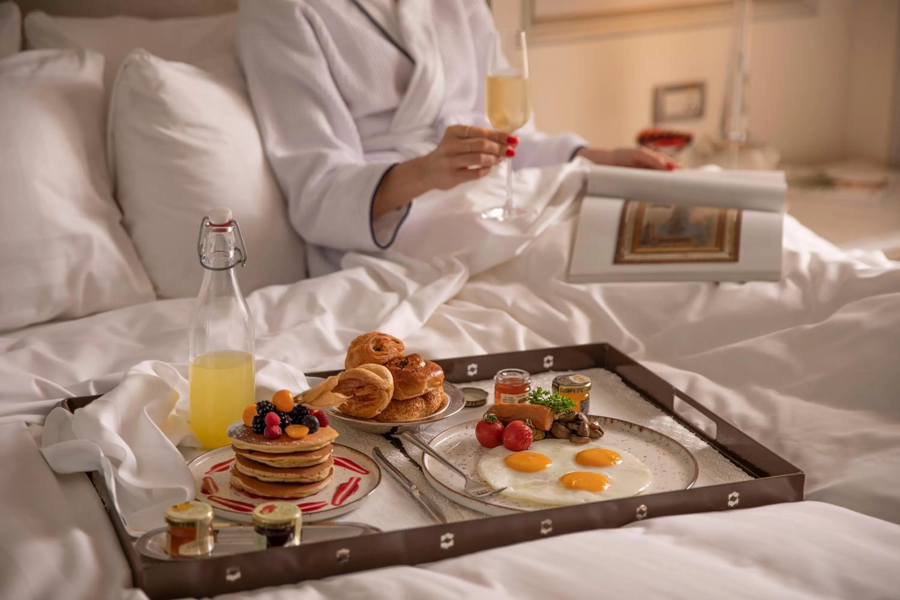 Bed in Shangri-La Bosphorus, Istanbul