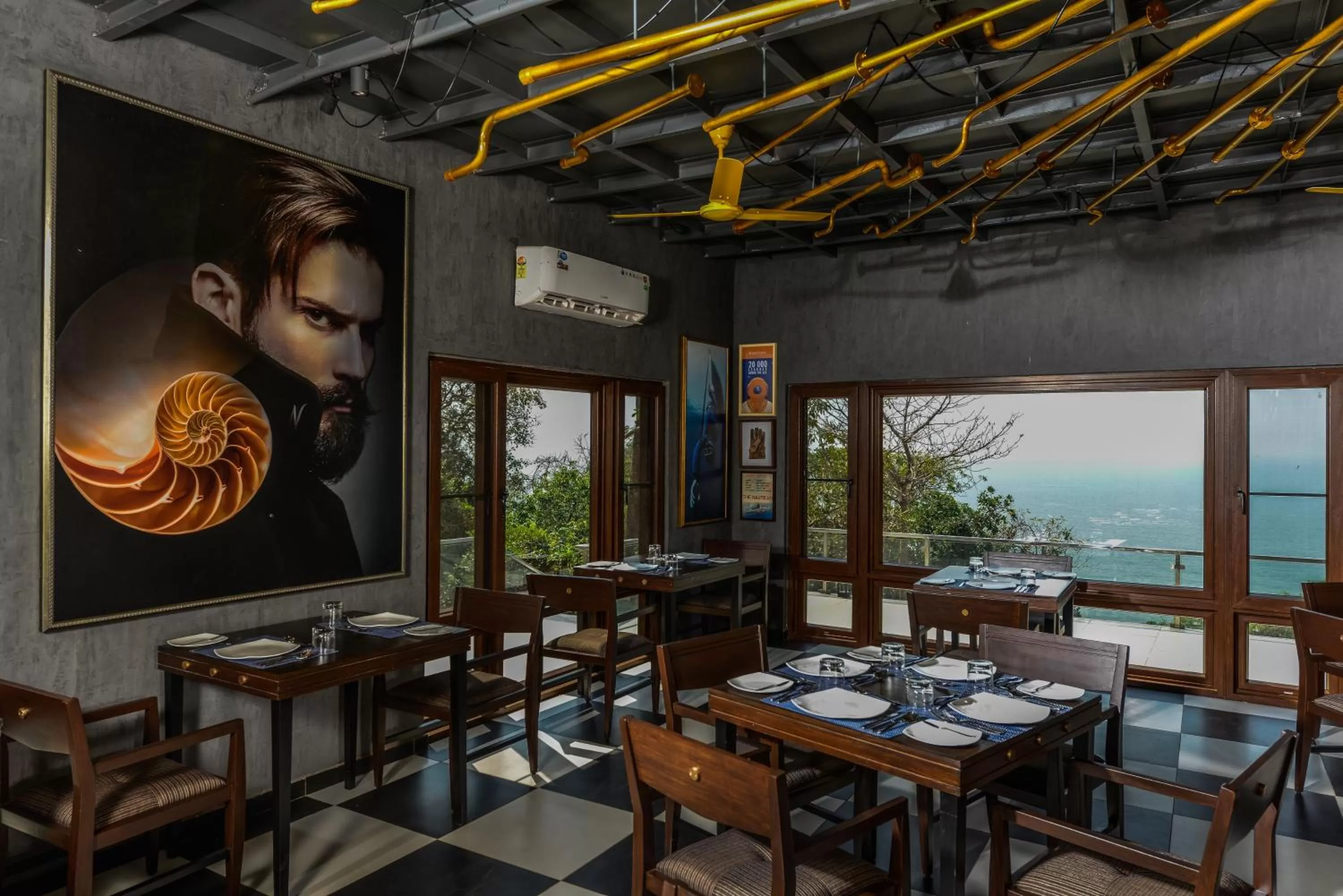 Restaurant/Places to Eat in Cintacor Island Resort