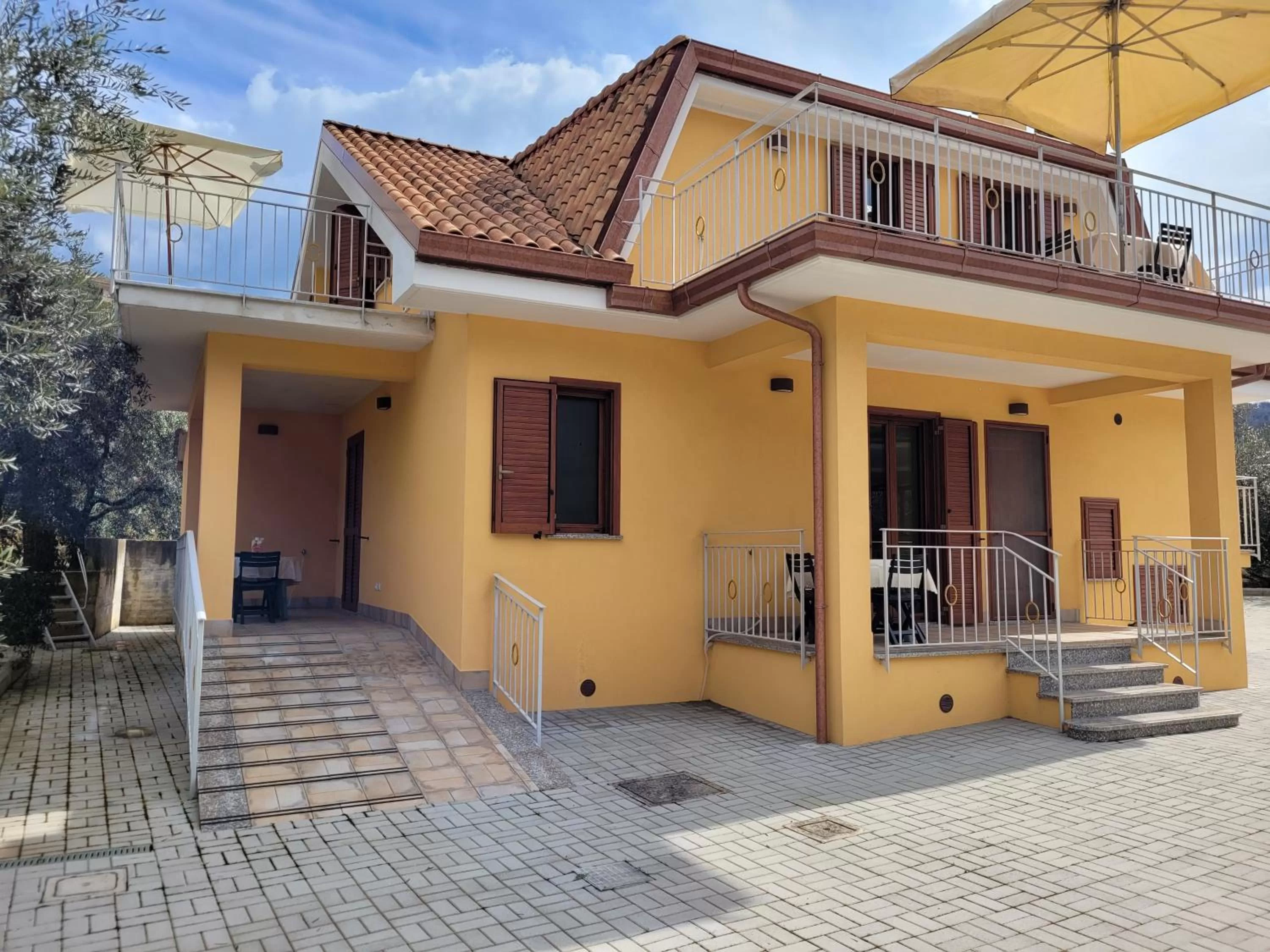 Alloggio turistico Magnifico Alessandro Valle Bernardo 04025 Lenola nei pressi di Fondi LT