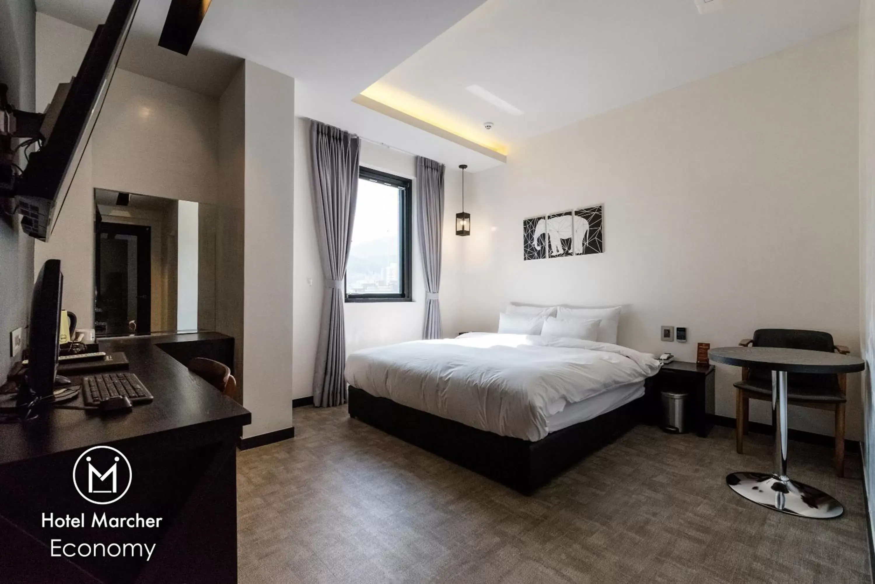 Standard Double Room with Bath in Hotel Marcher Standard Double Room with Bath in Hotel Marcher