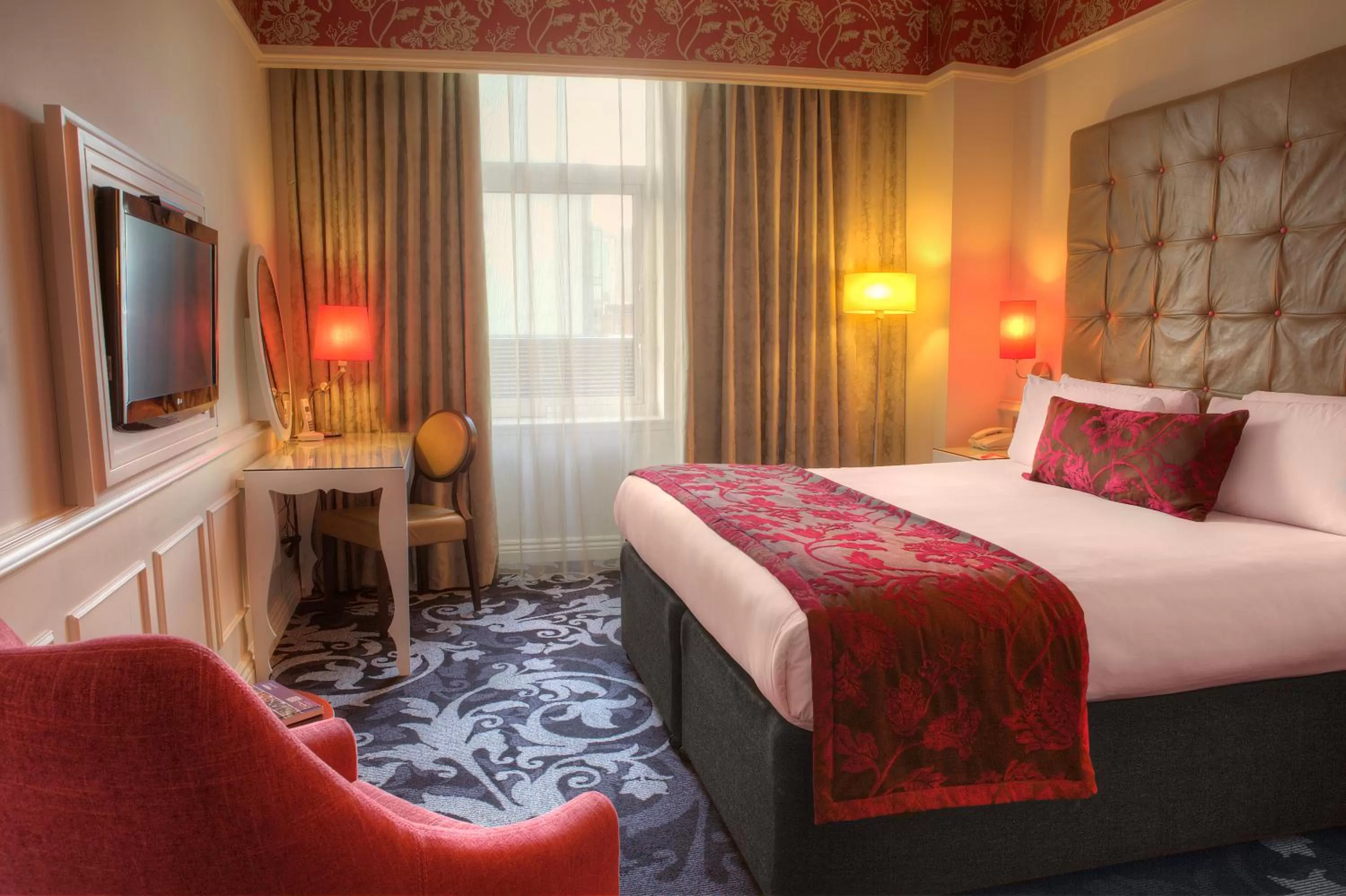 Photo of the whole room, Bed in Hotel Indigo Glasgow by IHG