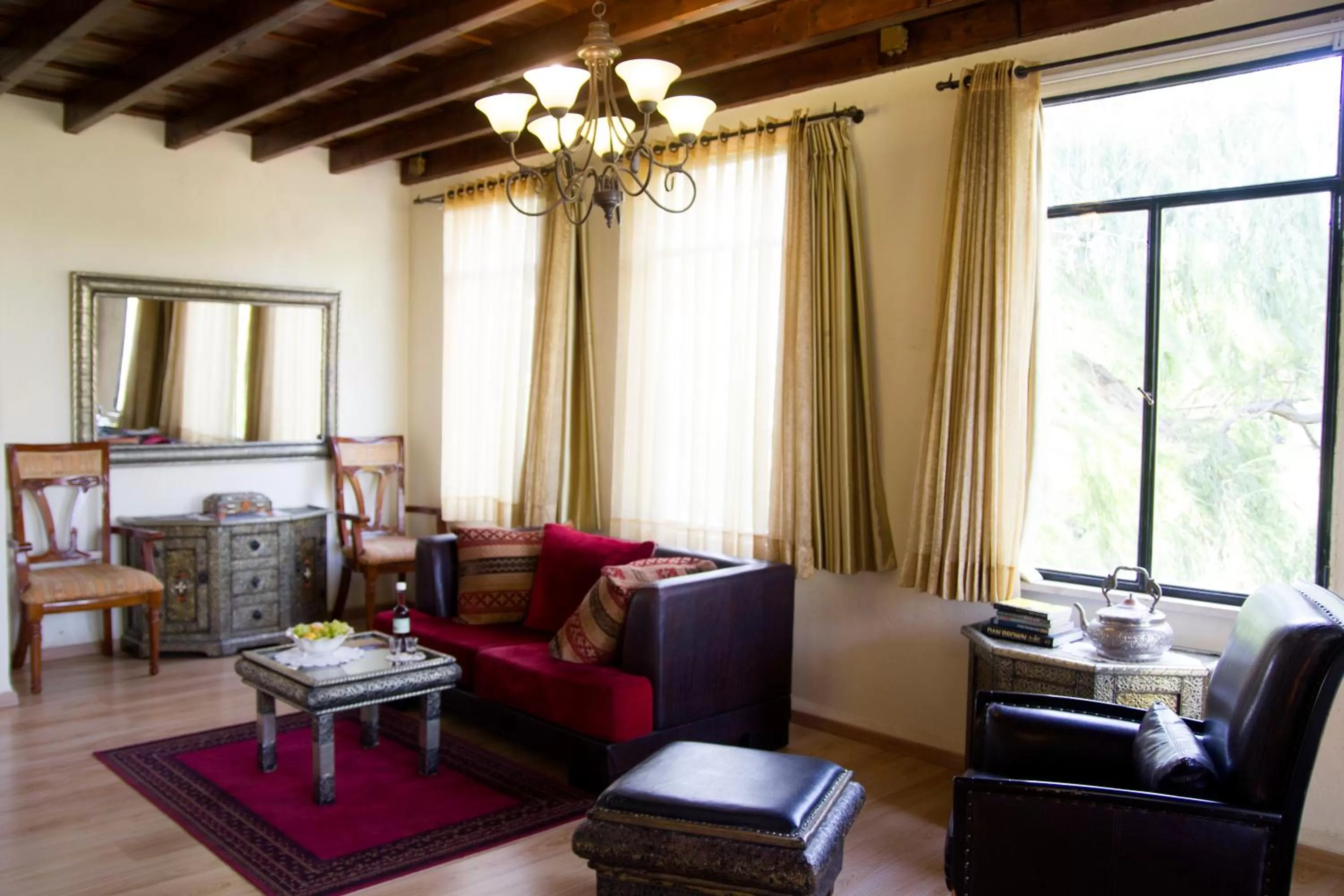 Photo of the whole room, Seating Area in Beit Shalom Historical boutique Hotel