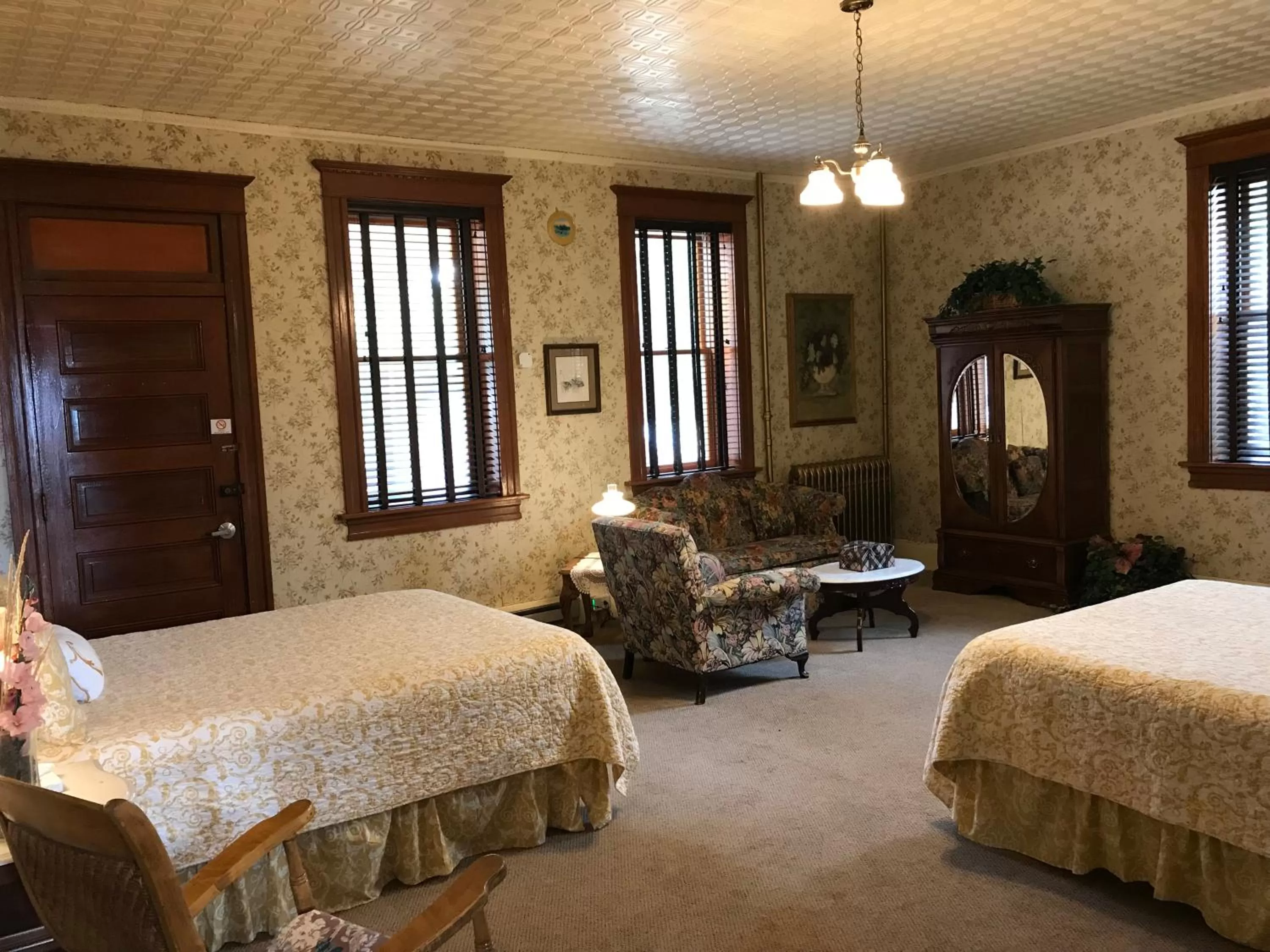 Outpatients, 2 Queen Beds (First Floor) in Cripple Creek Hospitality House & Travel Park