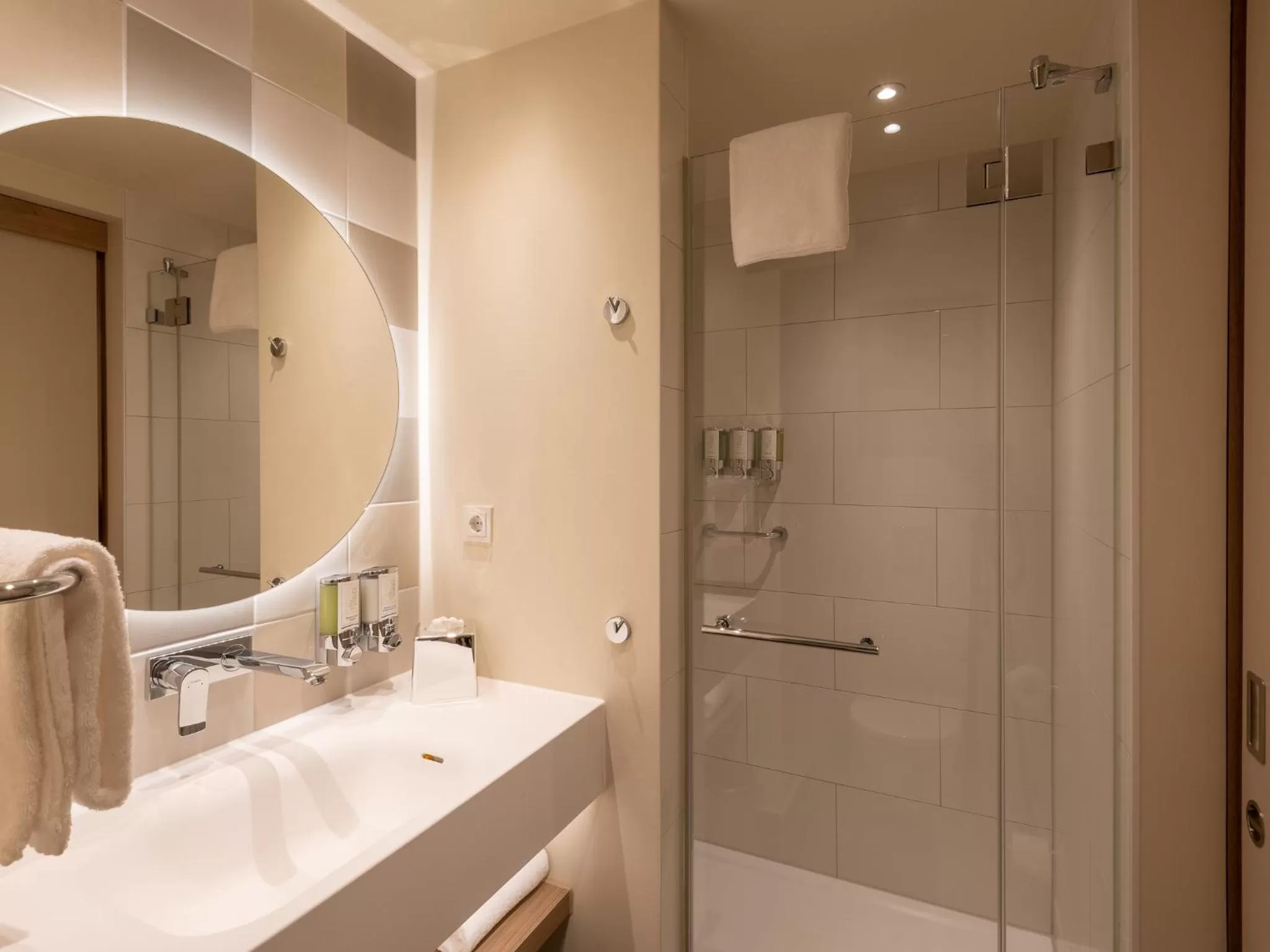 Bathroom in Hampton By Hilton Munich City North