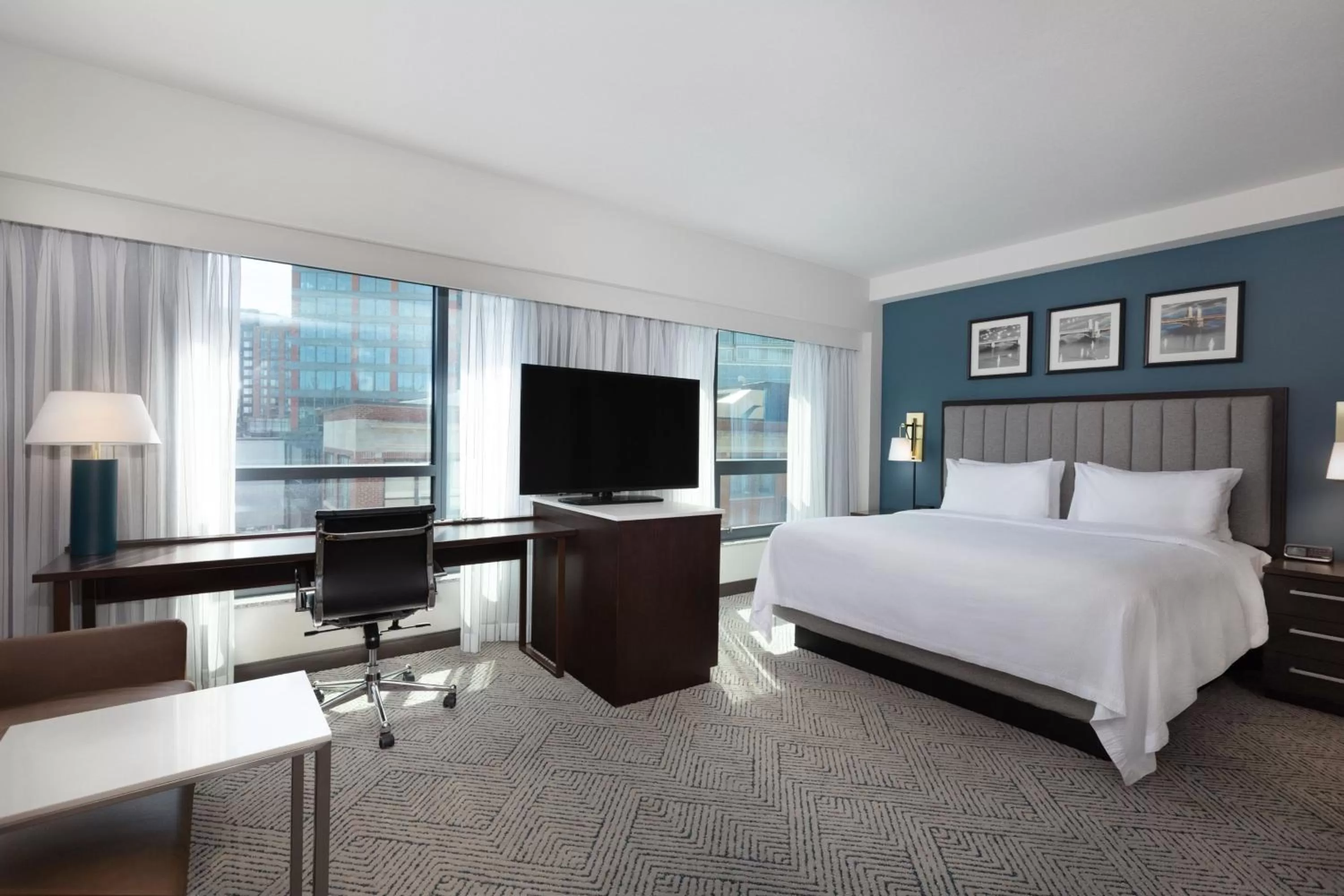 Photo of the whole room, Bed in Residence Inn by Marriott Boston Back Bay/Fenway