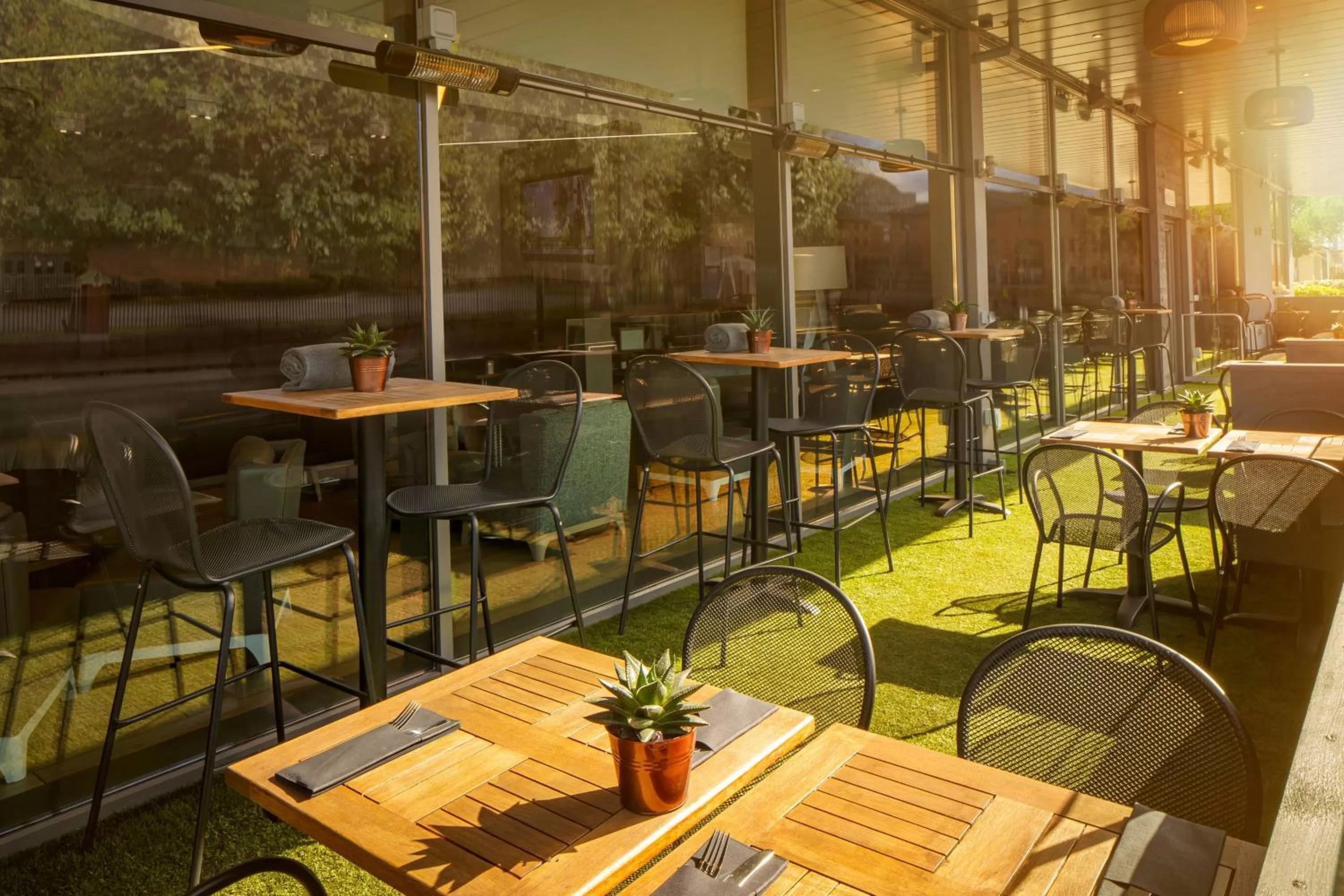 Lounge or bar in AC Hotel by Marriott Manchester Salford Quays