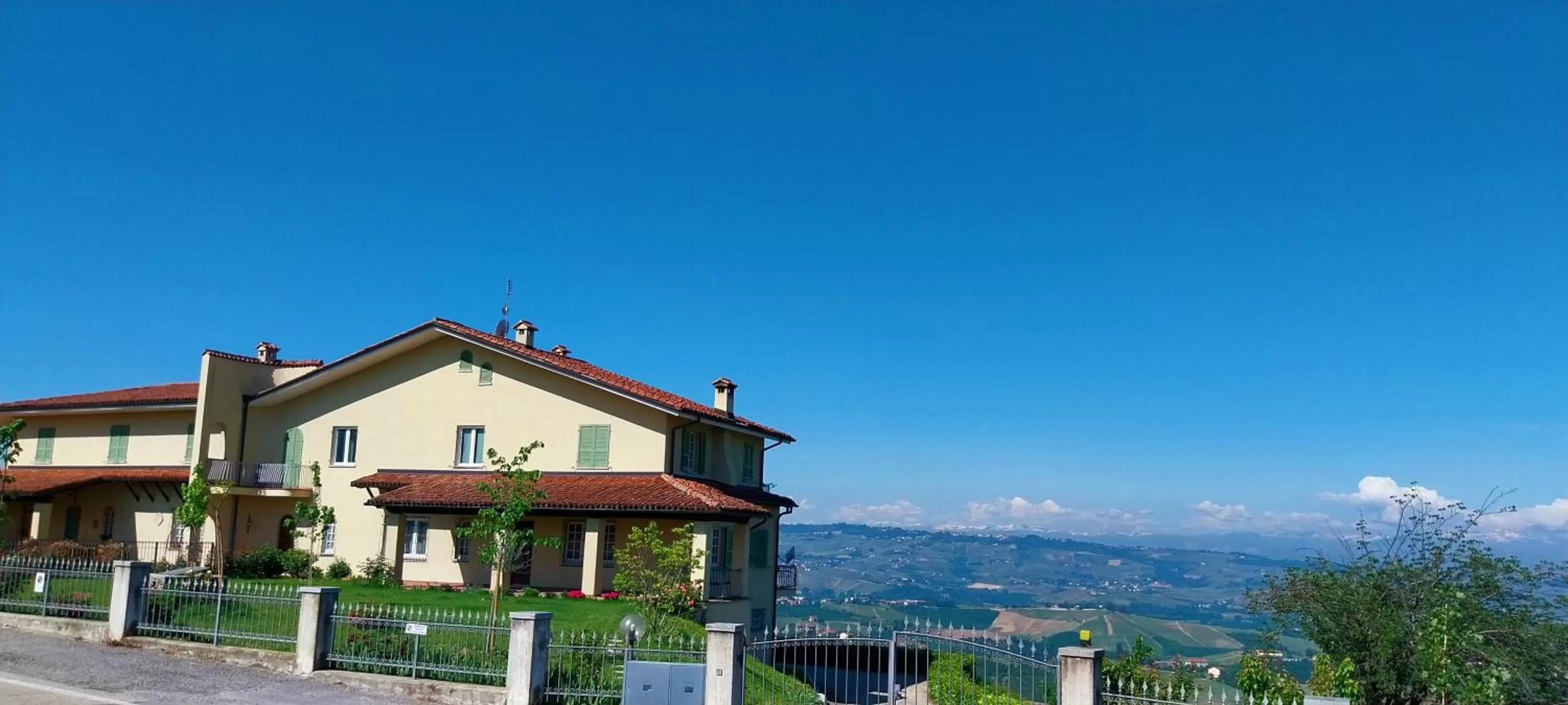 Property building in Villa Bellavista Alba, B&B