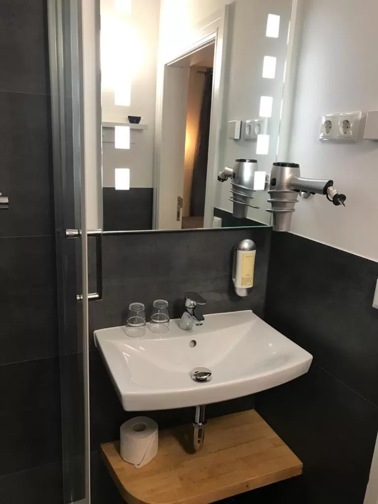 Bathroom in Aparthotel Walhalla Potsdam