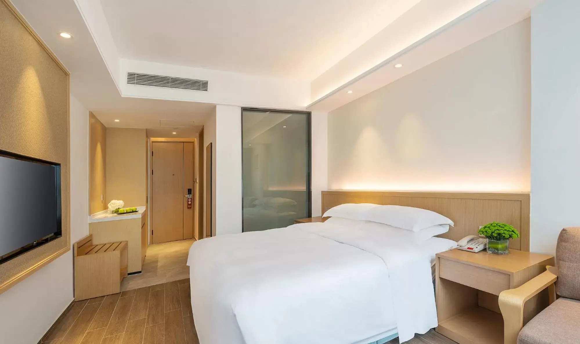 Superior King Room in Sanya South China Hotel Superior King Room in Sanya South China Hotel