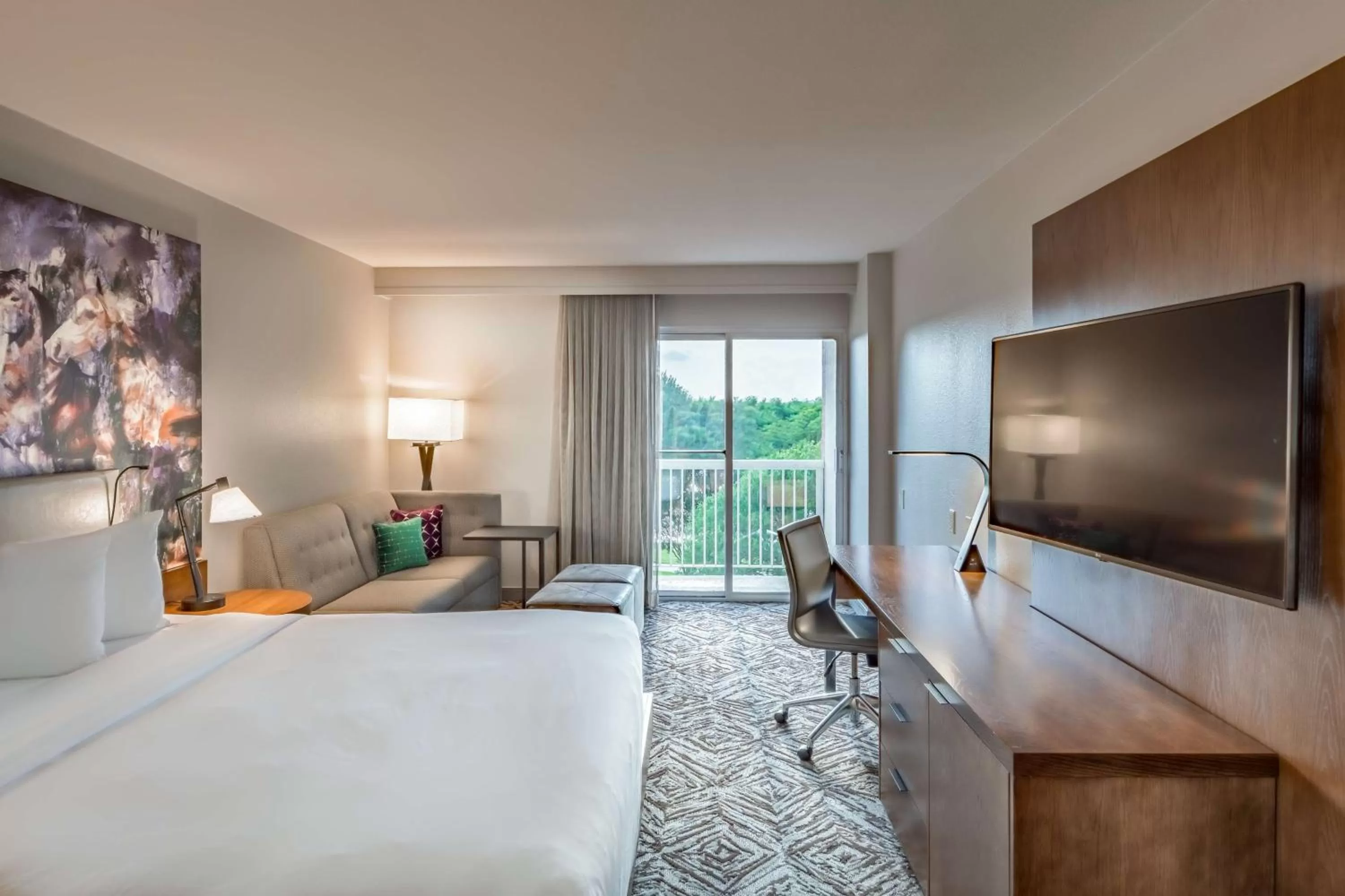 Bedroom, Bed in DoubleTree by Hilton Dallas-Farmers Branch