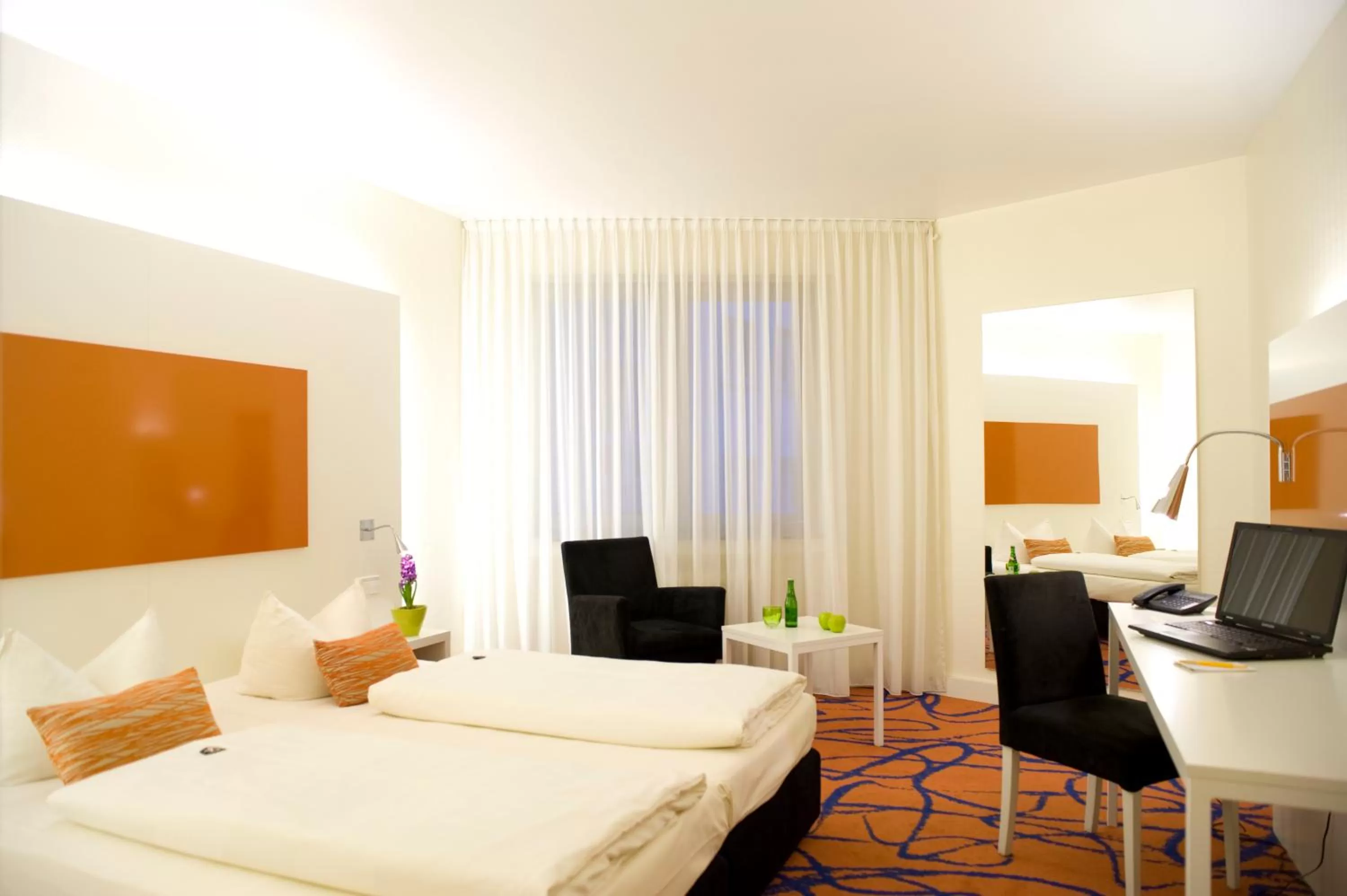 Photo of the whole room, Bed in Ibis Styles Frankfurt City