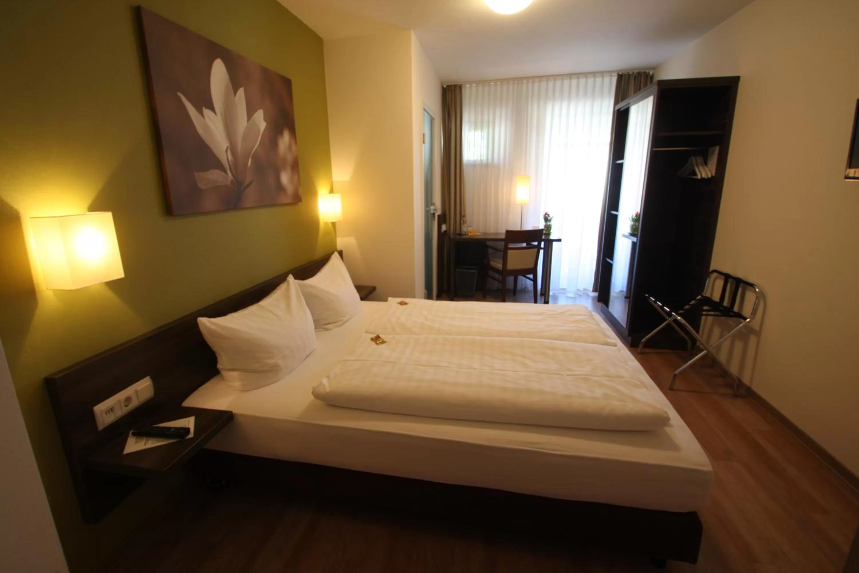 Photo of the whole room, Bed in Gasthof Weißes Roß