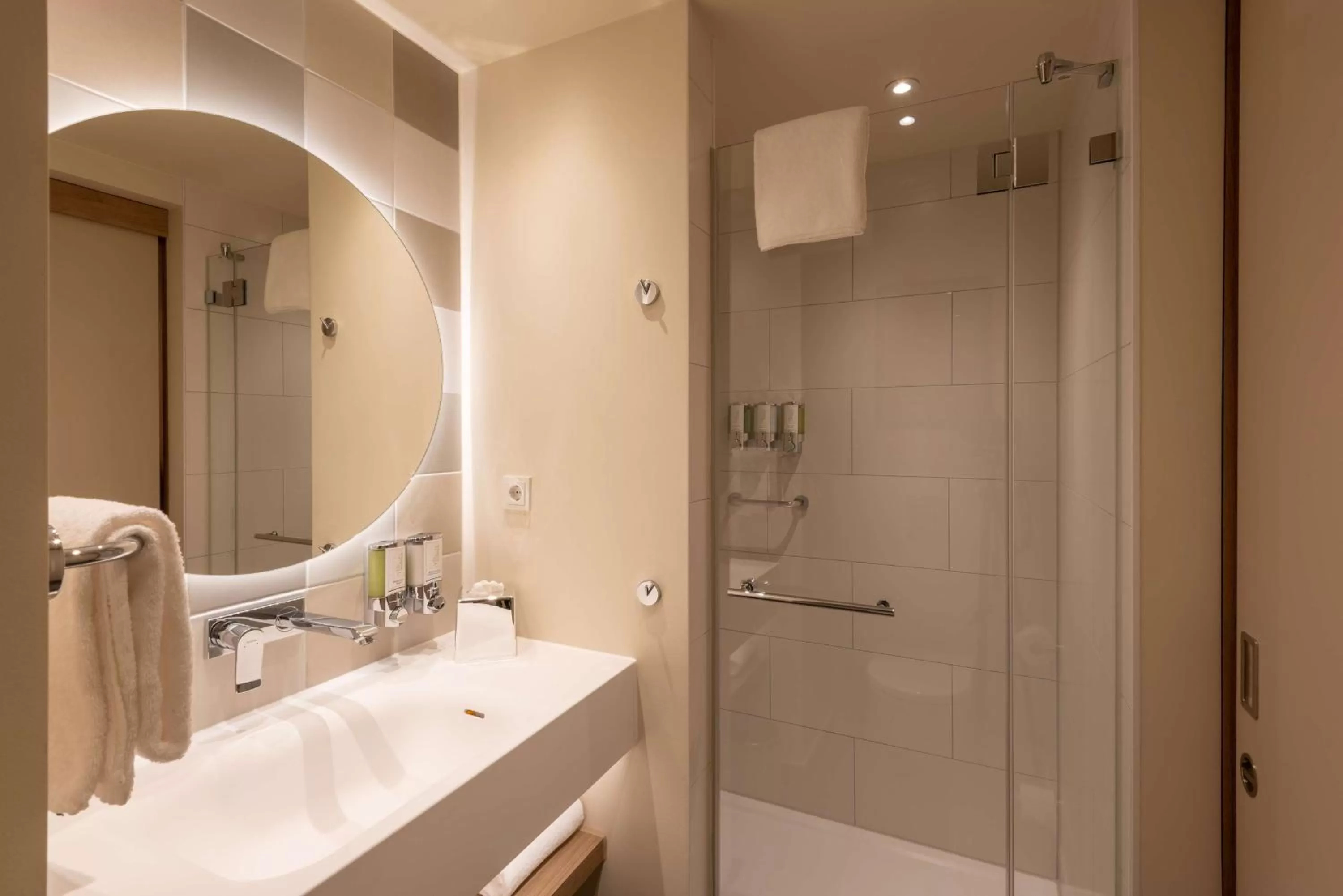 Bathroom in Hampton By Hilton Munich City North