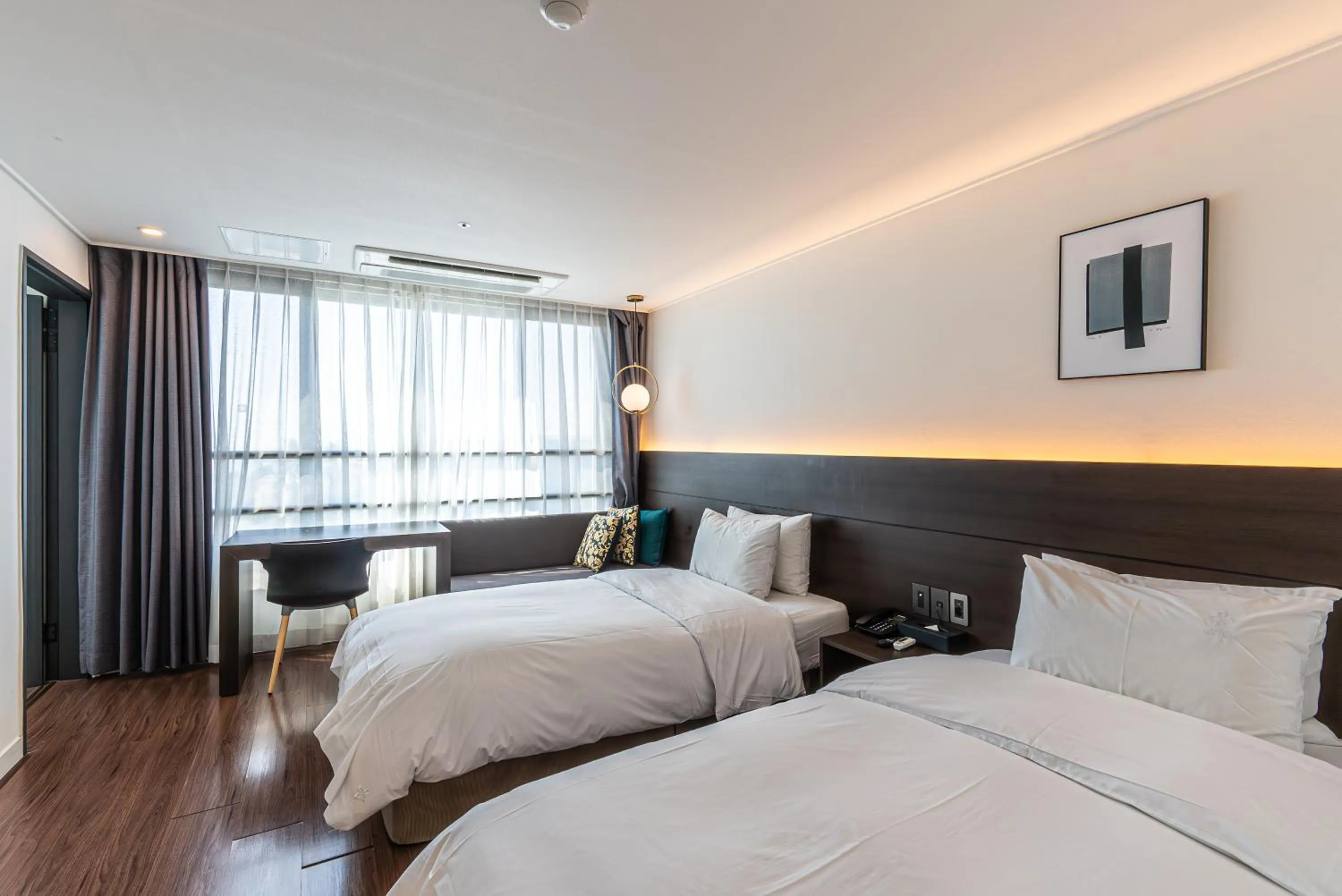 Bedroom, Bed in Hotel The Grang Jungmun