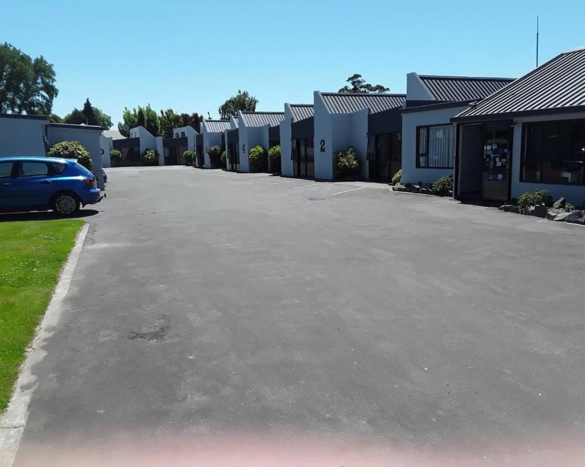 Facade/entrance in Sundowner Motel