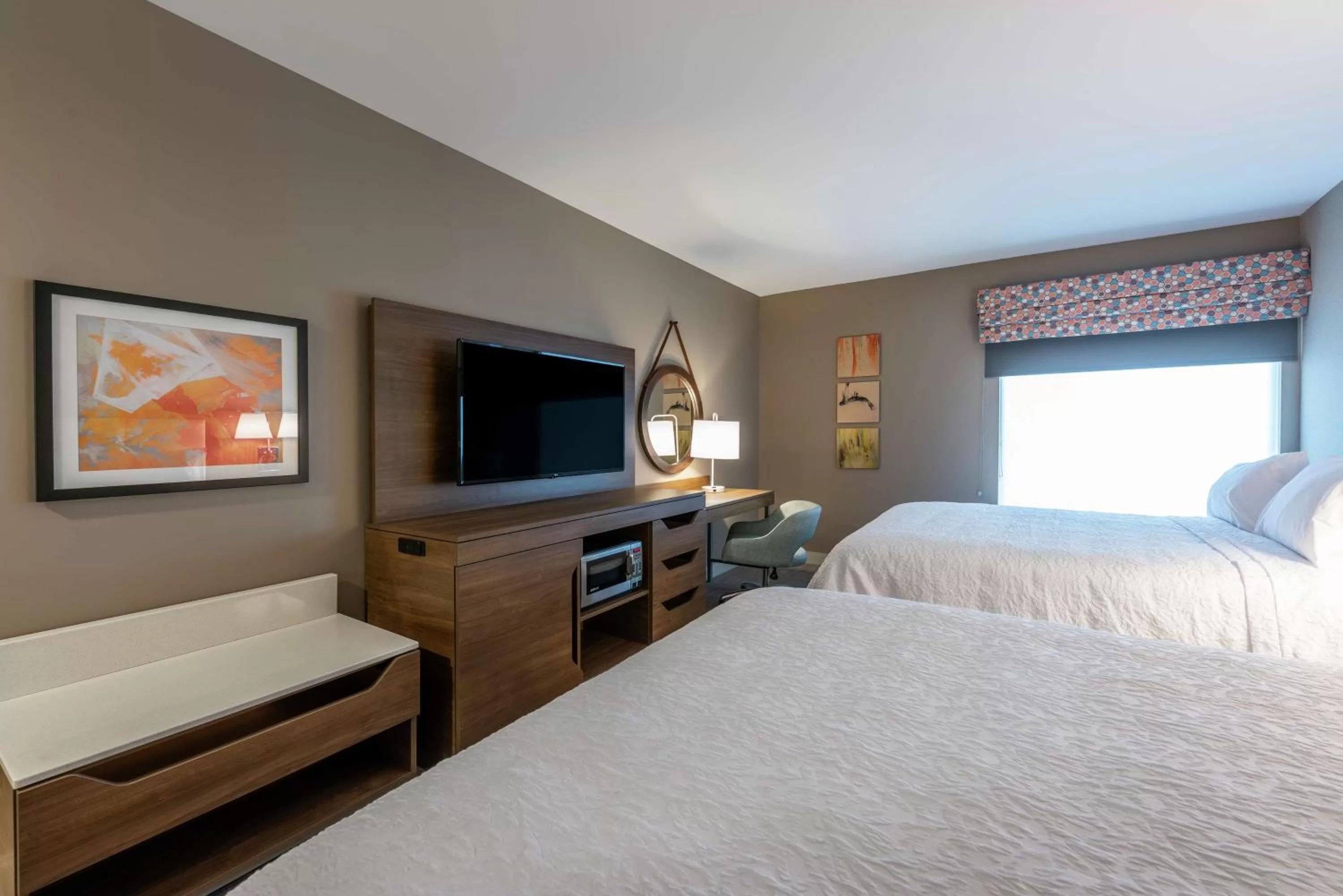 TV and multimedia, Bed in Hampton Inn & Suites Charlottetown