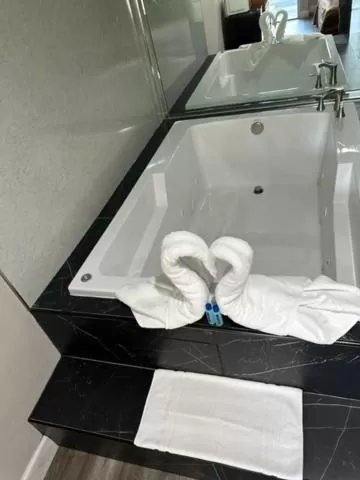 Hot Tub in Chino Motel