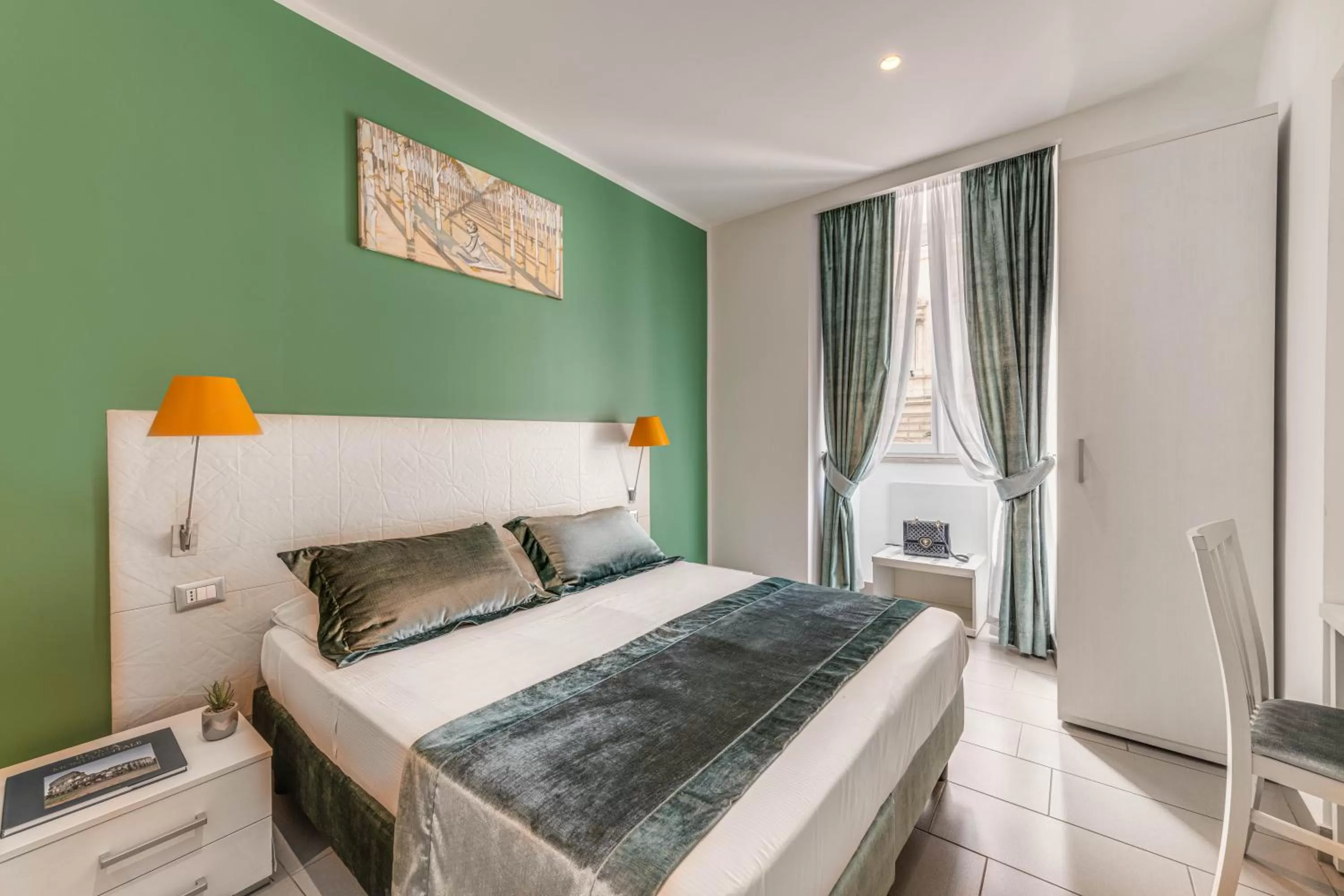 Photo of the whole room, Bed in Trevi Palace Hotel