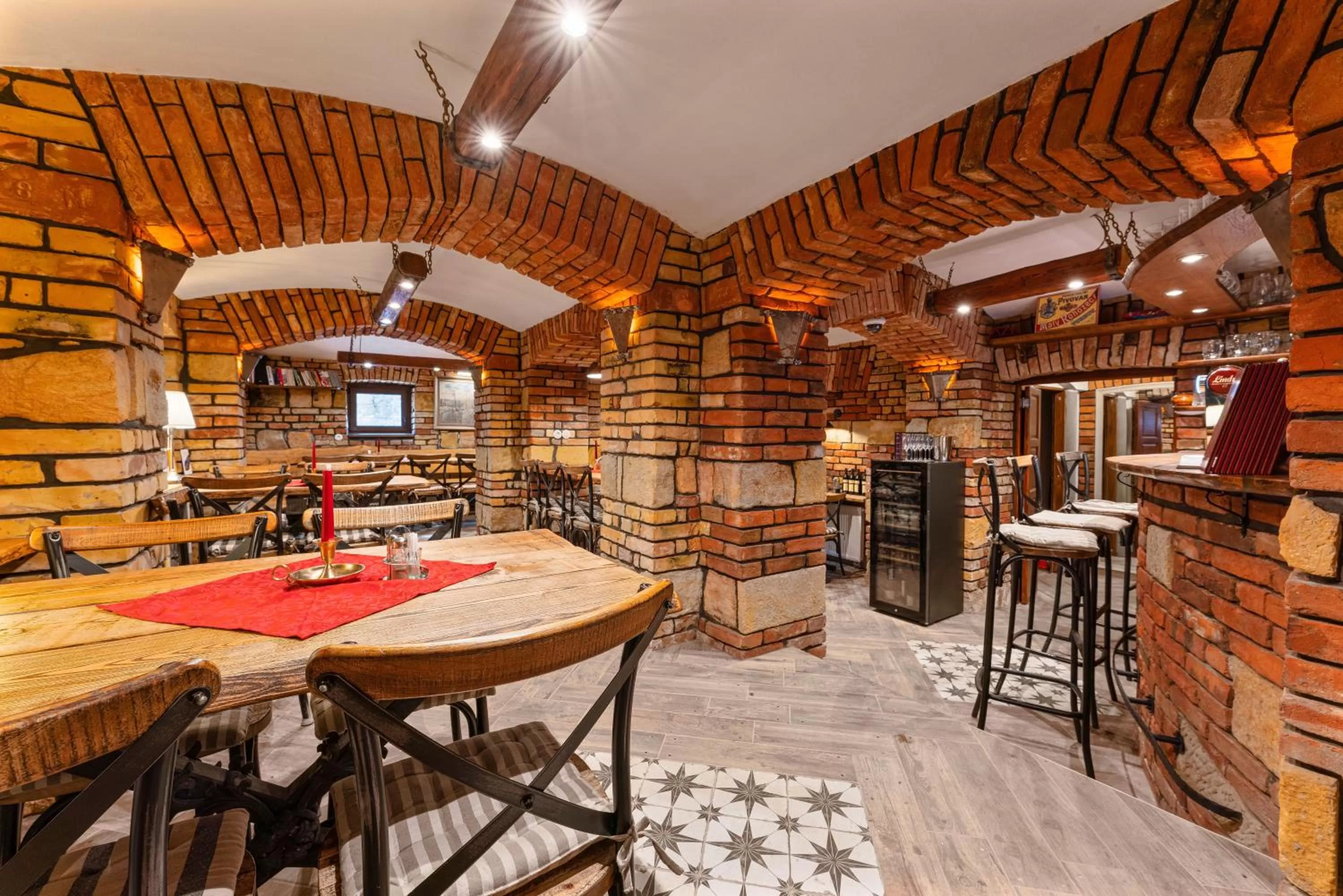 Restaurant/Places to Eat in Villa Libosad