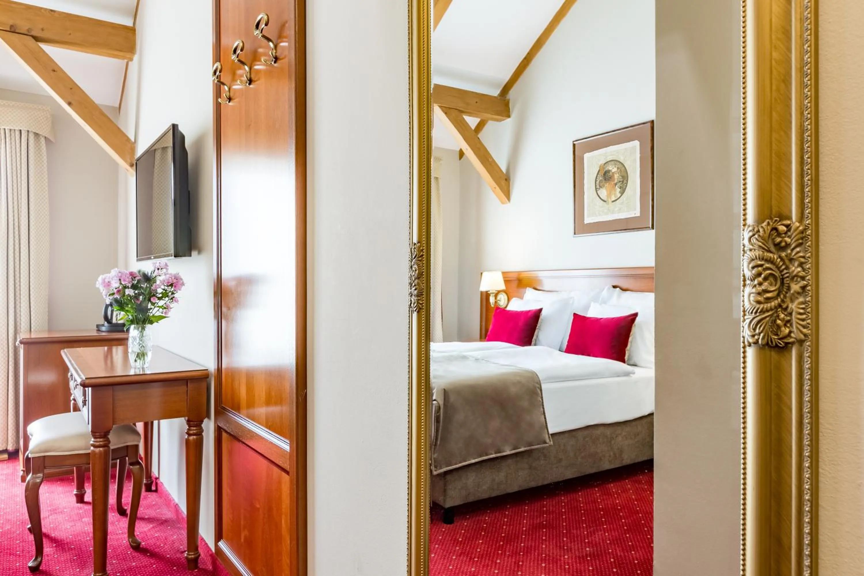 Photo of the whole room, Bed in Hotel Caruso Old Town