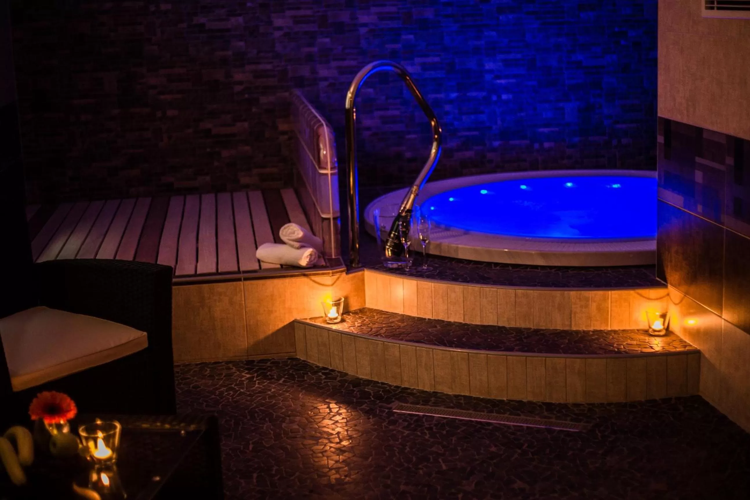 Hot Tub in Hotel Bon